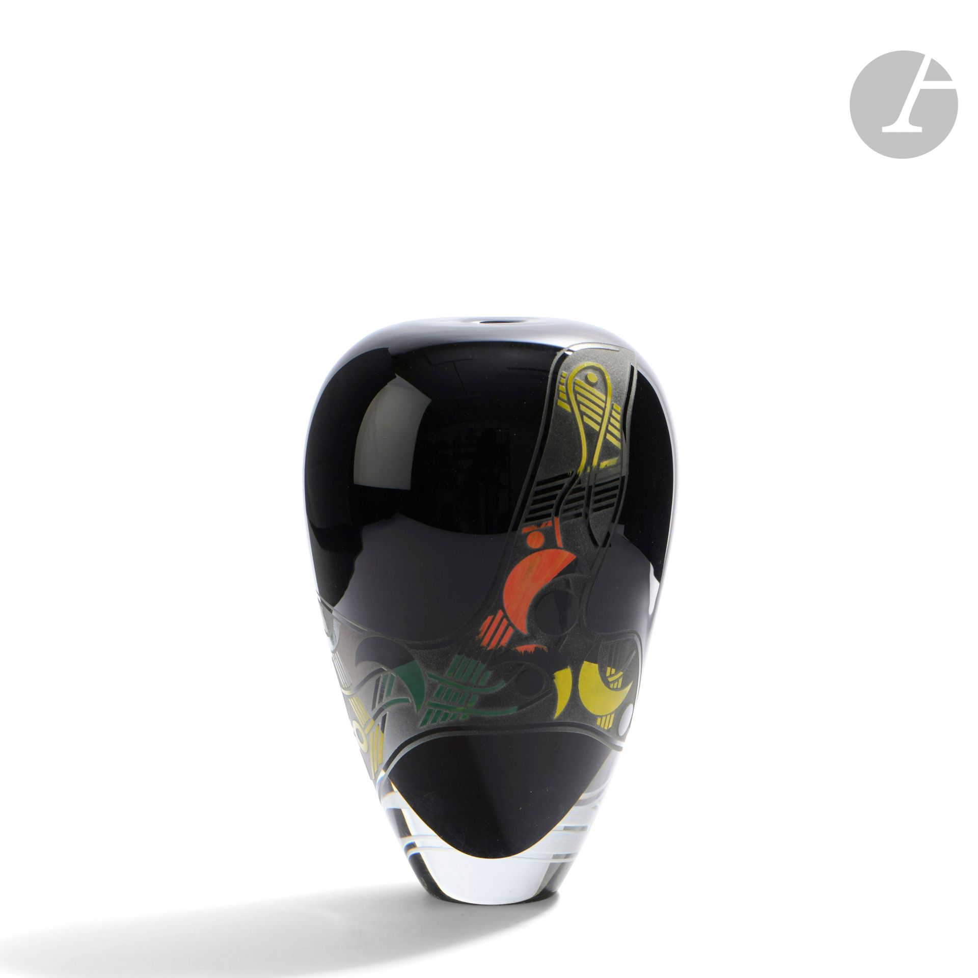 Régis and Gisèle FIEVET (France, born in 1948 and 1951)
Vase in black blown glass, with sandblasted geometrical decoration then partially enamelled red, green and yellow. Signed and dated 1990 on the base. H. 21 cm - D. 13 cm