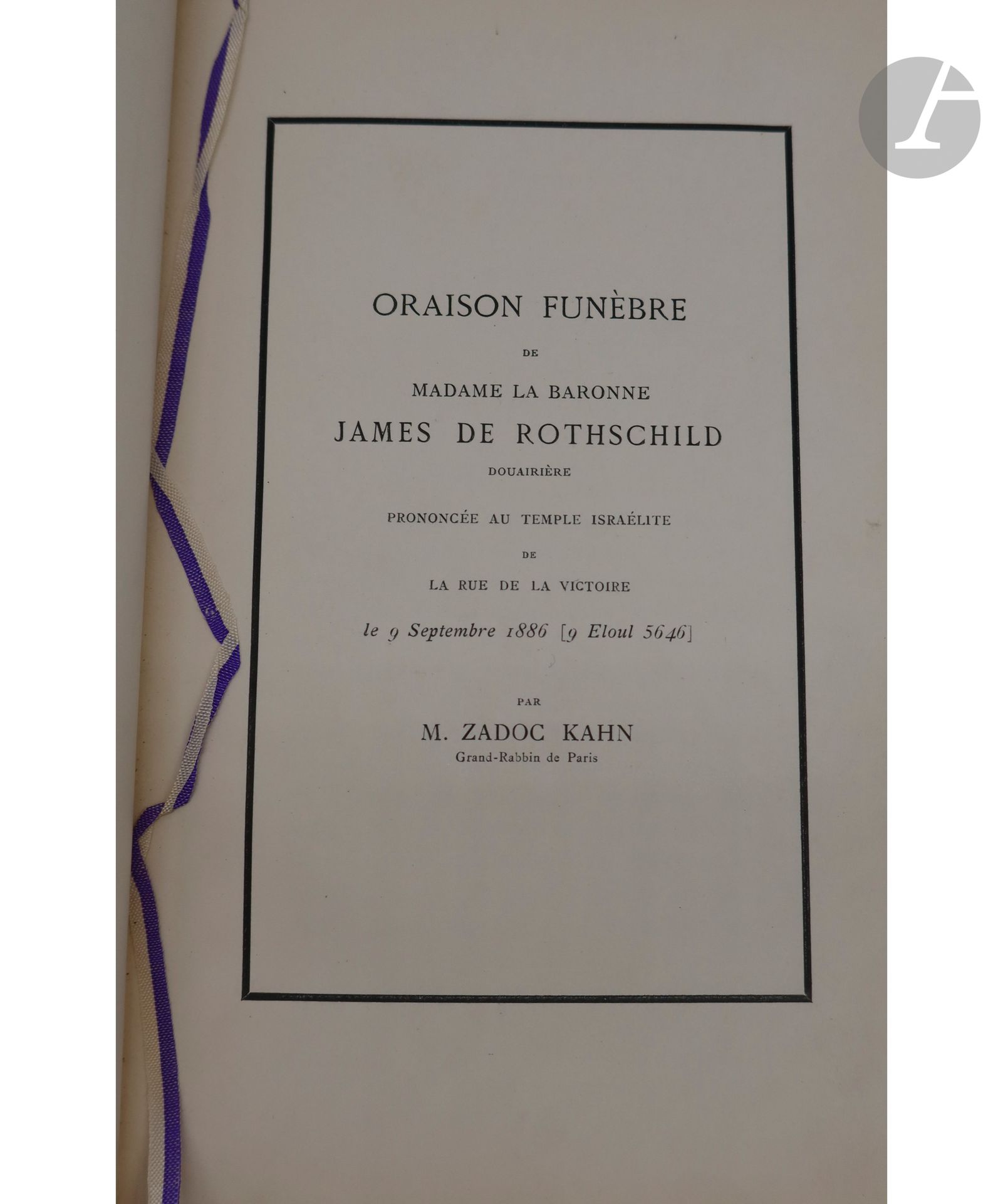 [FAMILLE ROTHSCHILD]
ZADOC KAHN.
Oraison funèbre de Madame la baronne James de Rothschild douairière prononcée au temple israélite de la rue de la victoire le 9 Septembre 1886 [9 Eloul 5646].
[Paris : imprimé par Cerf et fils, 1886]. — In-8, maroquin noir, filet à froid en encadrement sur les plats, dos à nerfs, triple filet doré en encadrement à l’intérieur, doublures et gardes de soie moirée violette, tranches dorées (Ch. De Haas).
Édition originale très rare de l’oraison funèbre prononcée par le grand rabbin de Paris Zadoc Kahn, célébrant la vie de la baronne James (Betty) de Rothschild, l’épouse du fondateur de la branche française de la famille de Rothschild. Sa fille, Charlotte, épousera son cousin germain Nathaniel, issu de la branche anglaise. Betty de Rothschild fut l’arrière-grand-mère du baron Henri de Rothschild.

Reliure délabrée, importants manques au dos, premier plat défait.

On joint :
- MORGAND ET FATOUT. Le baron James de Rothschild. 1844-1881. S.l., [1881]. — Plaquette in-8, maroquin noir, larme dorée aux angles des plats, ex-libris doré de James de Rothschild reproduit au centre du premier plat, dos à nerfs orné, dentelle dorée intérieure, tranches dorées (A. Motte).
Tiré à part de l’hommage rendu par les libraires Morgand et Fatout à James de Rothschild qui venait de mourir. Il est illustré d’un portrait gravé hors texte de ce dernier.
Exemplaire du relieur Alphonse Motte, très bien relié par ses soins et enrichi d’un envoi autographe signé des auteurs sur la couverture. Le portrait est en état avant la lettre.