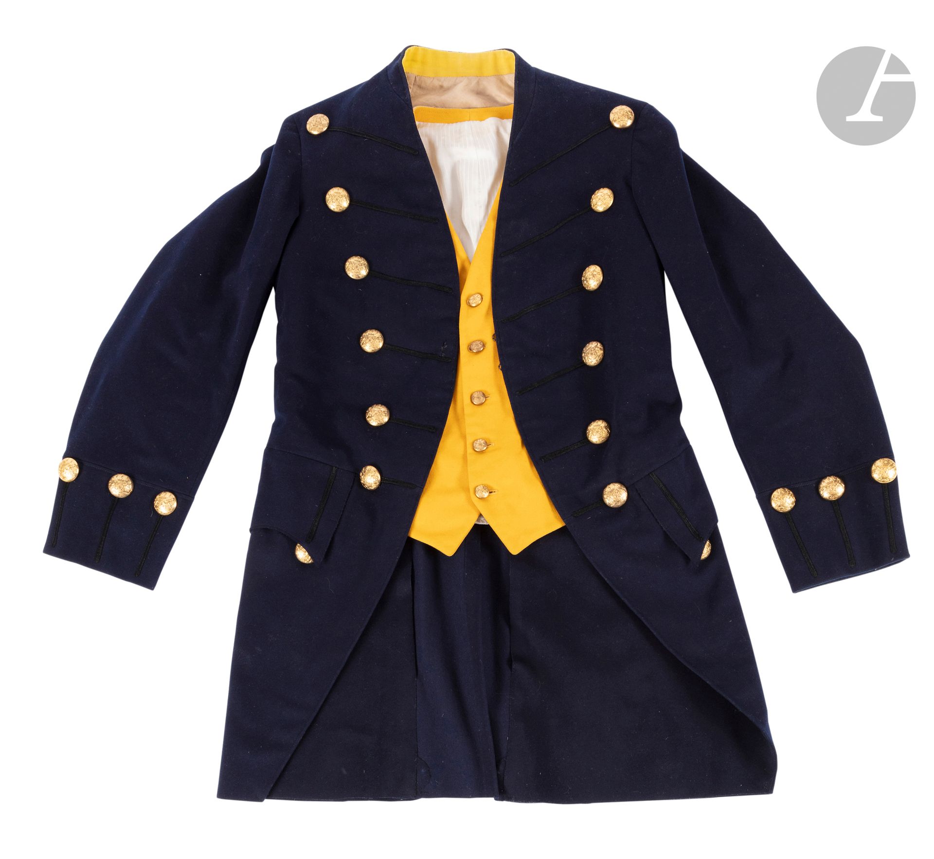 [ROTHSCHILD - VÉNERIE]
Tenue de livrée en laine et coton. Le gilet bleu de roi et jaune en laine et coton. Les boutons aux armoiries de la famille de Rothschild : 28 gros boutons dorés, fabriqués par F. Debacker Paris (1875-1907) sur la tenue, et 5 petits boutons T. W. & W (Trelon Weldon et Weil, Paris) sur le gilet. 
Très bon état.
Fin XIXe siècle