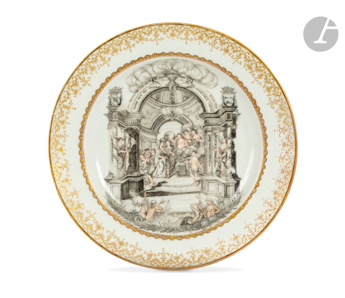 CHINE 
Assiette en porcelaine à décor en grisaille, d'une scène centrale représentant une allégorie de mariage dans un temple à colonnades surmontées d'armoiries. Sous la coupole est placée la devise " SEMPER AMOR PRO TE FIRMISSIMUS ATQUE FIDELIS "
Au premier plan, Neptune et des nymphes émergeant des roseaux. L'aile ornée de rinceaux or.
Période Yongzheng, (1723-1735) vers 1735.
D. : 22,7cm
Restaurée

Les armes sont celles de Nicholas Geelvinck, futur maire d'Amsterdam, et de Johanna Jacoba Graafland. Ils se marièrent en 1729. Ce décor figure sur au moins six services armoriés connus, tous destinés à des familles hollandaises et offerts en cadeau de mariage : seules changeaient les armoiries. 

Une assiette provenant du service Geelvinck/Graafland reproduite par Hervouët & Bruneau dans La Porcelaine des Compagnies des Indes à décor Occidental, Paris, 1986, p. 316, fig. 13.87 & 87bis.