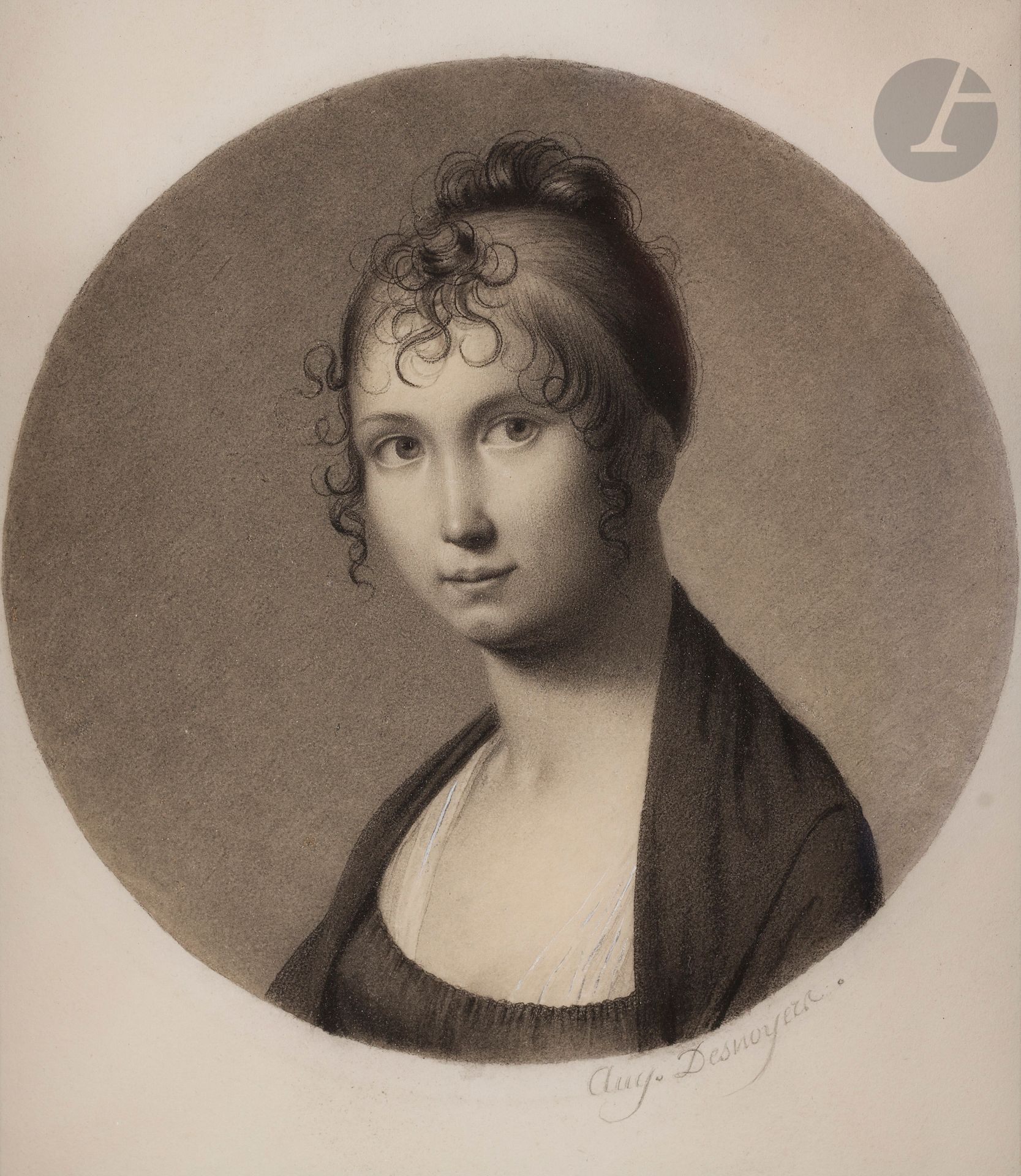 Auguste-Gaspard-Louis BOUCHER-DESNOYERS (Paris, 1779 - 1857)
Anne-Adrienne Lévêque, épouse de Louis-Antoine Lavallée
Crayon noir, estompe et rehauts de gouache blanche légèrement oxydée.
Signé en bas à droite sur le montage : « Aug. Desnoyers ».
18,5 cm de diamètre sur une feuille rectangulaire de 22 x 19 cm

Louis-Antoine Lavallée est secrétaire général du musée central des Arts et Napoléon (1797-1816) et temporairement son directeur après la démission de Vivant Denon, avant d’être obligé de quitter cette fonction en raison de la nomination du comte Louis de Forbin en 1816. Il se fit appeler Athanase Lavallée après le début de la Révolution car ses deux prénoms rappelaient ceux du roi et de la reine.