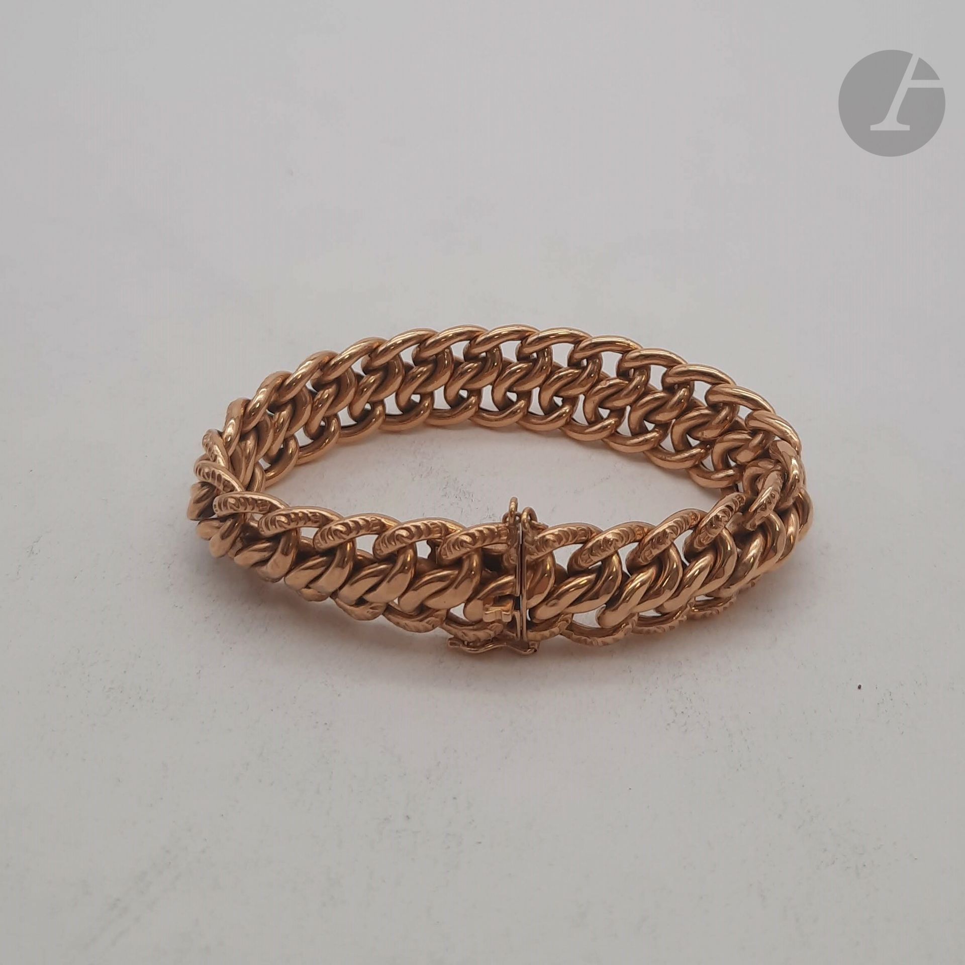Bracelet gourmette en or (18K). Poids : 36,5 g

(longueur: 19 cm)