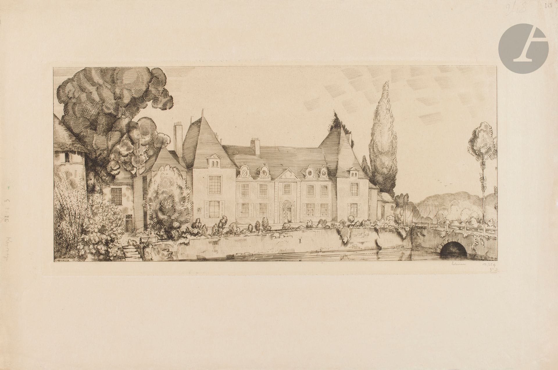 Jean-Émile Laboureur (1877-1943)
Vue du château de Villaines. 1922-1924. Eau-forte et burin. 400 x 190 mm. Laboureur 248. Très belle épreuve sur japon, du 3e état (sur 4), avant le titre gravé, numérotée, signée et annotée au crayon. Empoussiérage marginal. Toutes marges. Tirage à 35 épreuves. Joint : Le Prieuré des Cordeliers, Chartres. 1933. Eau-forte. 245 x 146. Laboureur 480. Très belle épreuve sur vergé ancien, du 2e état (sur 3), avant la lettre, signée au crayon puis titrée en pied. Petit trou de ver en marge gauche. Toutes marges. Tirage à 35 épreuves. Ens. 2 p.