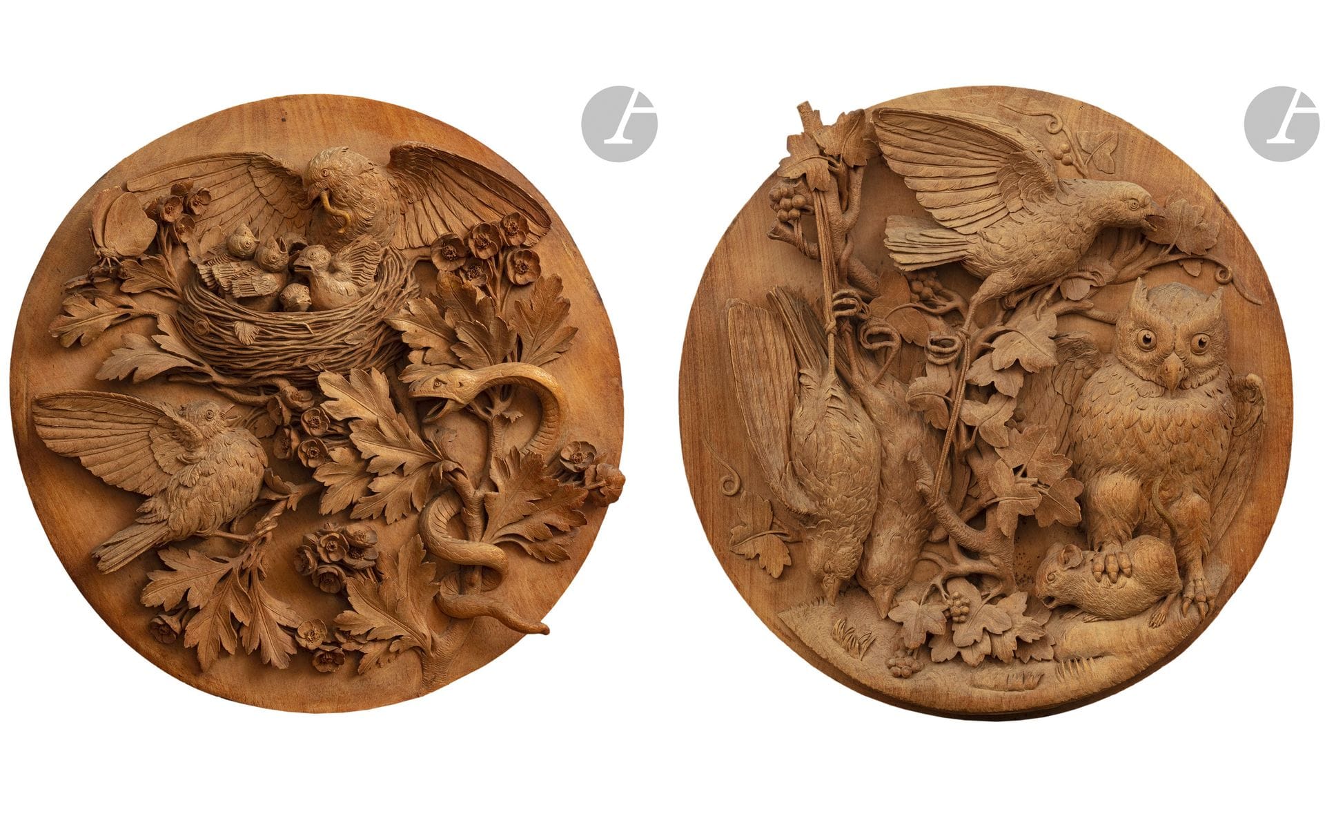 Aubert-Henri-Joseph PARENT (Cambrai, 1753 - Valenciennes, 1835)
La Chasse, oiseaux piégés et hibou enserrant un mulot ; Serpent attaquant un nid d’oiseaux, vers 1797
Paire de hauts-reliefs en médaillon en tilleul
Signature incisée dans un cartouche sous la base : « A Parent » pour l’un.
Signé et localisé à la mine de plomb en bas : « A Parent Berlin » pour l’autre.
Diam. : 26,3 cm et diam. : 26,6 cm, dans des cadres en bois fruitier et bronze doré 

Expositions :
- Exposition de l’Académie Royale des Beaux-Arts et des sciences mécaniques de 1797, Berlin, n°  238 (pour Le Serpent attaquant un nid d’oiseaux)
- Probablement Exposition de l’Académie Royale des Beaux-Arts et des sciences mécaniques de 1802, Berlin, partie des n° 268-271.

Littérature en rapport : 
Anne-Marie Kerneis, « Aubert Parent, une vie d’artiste », in Valentiana, n° 2, décembre 1988, p. 58-67.
Sous l’Ancien Régime, les membres de l’aristocratie étaient friands de ce genre d’ornements aux sujets naturalistes d’une grande délicatesse dont le talentueux sculpteur autodidacte Aubert Parent est devenu l’un des chantres. L’audacieux artiste cambrésien, formé au dessin auprès d’Antoine-François Saint-Aubert, s’était fait repérer très tôt pour un panier en bas-relief rempli de fleurs avec un nid d’oiseau que les représentants de la ville de Valenciennes avaient choisi d’offrir au roi Louis XVI en 1777. Ce don béni et apprécié lui ouvre les portes de l’Académie Royale de peinture et de sculpture à Paris et principalement l’atelier du célèbre Étienne-Pierre-Adrien Gois (1731-1823). Après des débuts heureux, il connait cependant certains déboires et disgrâces qui écourtent son séjour en Italie, dédié à l’étude des antiques et l’incitent à l’exil en Suisse et en Allemagne pour fuir la Révolution, alors que son retour à Paris en 1785 s’était soldé par de nombreuses commandes d’ornements. Il connait toutefois dans ces contrées étrangères une certaine notoriété qui lui offre une place à l’Académie de Berlin en 1797. Il complète alors sa carrière de sculpteur par celle d’architecte et d’archéologue avant de revenir à ses attaches flamandes. En 1813, il s’installe définitivement dans sa ville natale et devient professeur à l’Académie de peinture et sculpture de Valenciennes. Ses pérégrinations européennes ont permis de « semer » ses panneaux d’une grande technicité, dont un grand nombre est aujourd’hui conservé dans les plus fameuses institutions muséales internationales (Aubert-Henri-Joseph Parent, Panneau sculpté orné d’un vase de fleurs, 1789, tilleul, signé, dim. 69,5 x 47,9 x 6 cm, J. Paul Getty museum, n°  inv 84.SD.76).

