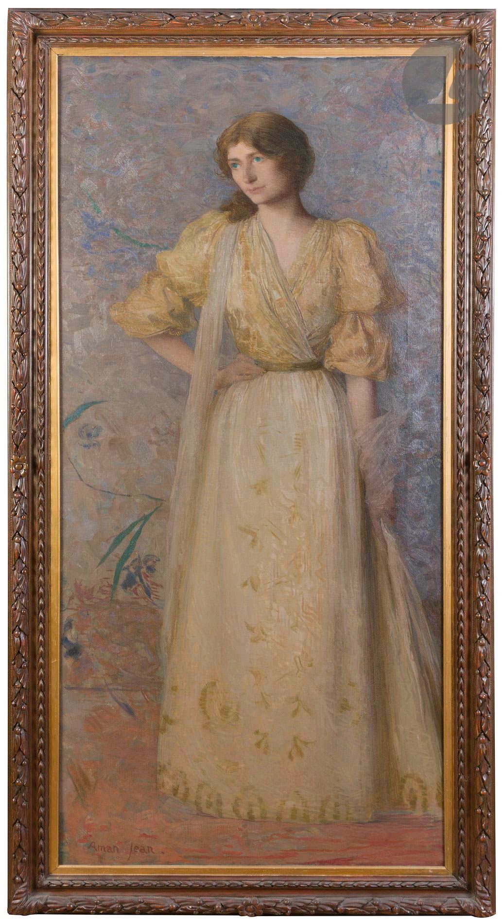 Edmond AMAN-JEAN (Chevry-Cossigny, 1860 - Paris, 1936)
Jeune fille à la robe au voile
Huile sur toile.
Signée en bas à gauche.
178 x 79,5 cm

Expositions : 
- Salon de la Société Nationale des Beaux-Arts, Paris, 1893, n°  11.
- Internationalen Kunst-Austellung des Vereins bildener Künstler Münchens (A.V.) « Sécession «, Munich, 1893, n°  6b (fragment d’étiquette au dos). 

Bibliographie : 
- Raoul Sertat, Revue artistique. Le Salon du Champ de mars, Revue Encyclopédique, recueil documentaire et illustré, Paris, 1er juin 1893, reproduit p. 325-326.
- Henri Bouchot, Les Salons de 1893, Gazette des Beaux-Arts, 1er juin 1893, reproduit p. 479.
- Georges Cochet, La Peinture à Munich, Sécession, L’œuvre d’art, 20 septembre 1893, reproduit p. 2
- Patrick-Gilles Persin, Aman-Jean : peintre de la femme, Paris, Solange Thierry Editeur/Bibliothèque des Arts, 1993, n° 118, reproduit p. 93.


Aman-Jean est élève d’Henri Lehmann à l’École des Beaux-Arts de Paris. Il y rencontre Alphonse Osbert, Alexandre Séon et Georges Seurat, qui laisse de lui plusieurs portraits et avec lequel il partage un atelier. Grâce à une bourse de voyage obtenue en 1886, Aman-Jean visite l’Italie où l’accompagnent Henri Martin et Ernest Laurent. La découverte des Anciens oriente son art et favorise un goût du décor que renforce encore sa proximité avec Puvis de Chavannes. Sens du monumental, chromatisme atténué et inspiration idéaliste caractérisent sa première période, influencée par l’éclosion du mouvement symboliste. Aman-Jean expose au Salon mais participe aussi d’emblée aux Salons de la Rose+Croix organisés de 1892 à 1897 par le « Sâr » Joséphin Péladan. Considéré comme un « peintre de l’âme », il fréquente les milieux littéraires et laisse un des plus beaux portraits de Paul Verlaine. Intéressé par les théories néo-impressionnistes de Seurat, Aman-Jean pratique alors un art très personnel, qui associe recherche chromatique  et allégories. Il participe à la Sécession munichoise en 1893. Si le peintre réalise par la suite plusieurs décors monumentaux, son art évolue vers un plus grand intimisme. Peintures et pastels y évoquent alors un univers féminin plein de rêverie et de charme où l’on reconnaît ses proches transcendés par une poésie toute «verlainienne».
Ce grand tableau représentant une jeune fille en pied semble être plus une évocation symboliste qu’un simple portrait. Aman-Jean y exprime davantage une émotion et un âge de la vie qu’il ne souhaite représenter un modèle en particulier. Lorsqu’il commente dans la Gazette des Beaux-Arts l’envoi du peintre au Salon, Henri Bouchot vante : « la pensée attendrie et respectueuse d’Aman-Jean, le charme immatériel et la pratique douce et quasi uniforme » et décrit « des figures conservées tout juste pour y marquer l’âme. »  Très proche par sa facture de La Jeune femme au paon (1895) conservée au musée des Arts Décoratifs à Paris, cette toile s’inscrit en effet dans une esthétique inspirée par la fresque : atténuation de la profondeur, recherche décorative et subtilité chromatique y concourent à une « peinture de l’âme » dégagée de toute anecdote.
