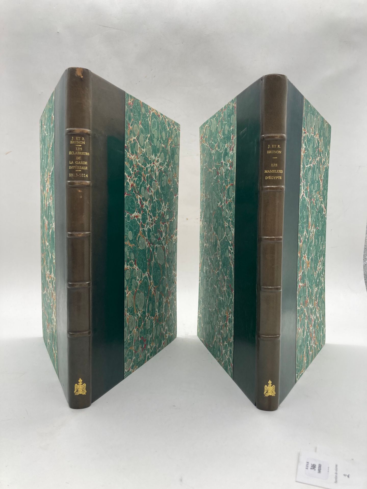 Raoul et Jean BRUNON
Deux volumes :
- Garde Impériale – Mameluks d›Égypte. Les Mameluks de la Garde Impériale. Exemplaire n° 601.
- Garde Impériale – Les éclaireurs. Exemplaire n° 528.
Reliures demi-maroquin vert (insolé).
B.E.