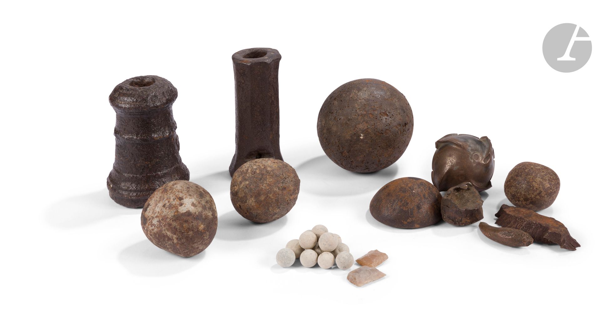 Lot of four deformed cannonballs :
- 59 mm - 428 g (jacketed)
- 72 mm - 716 g
- 49 mm - 538 g
- 43 mm - 194 g
Provenance: Battlefield of Waterloo.
A shrapnel and a deformed bullet are attached.