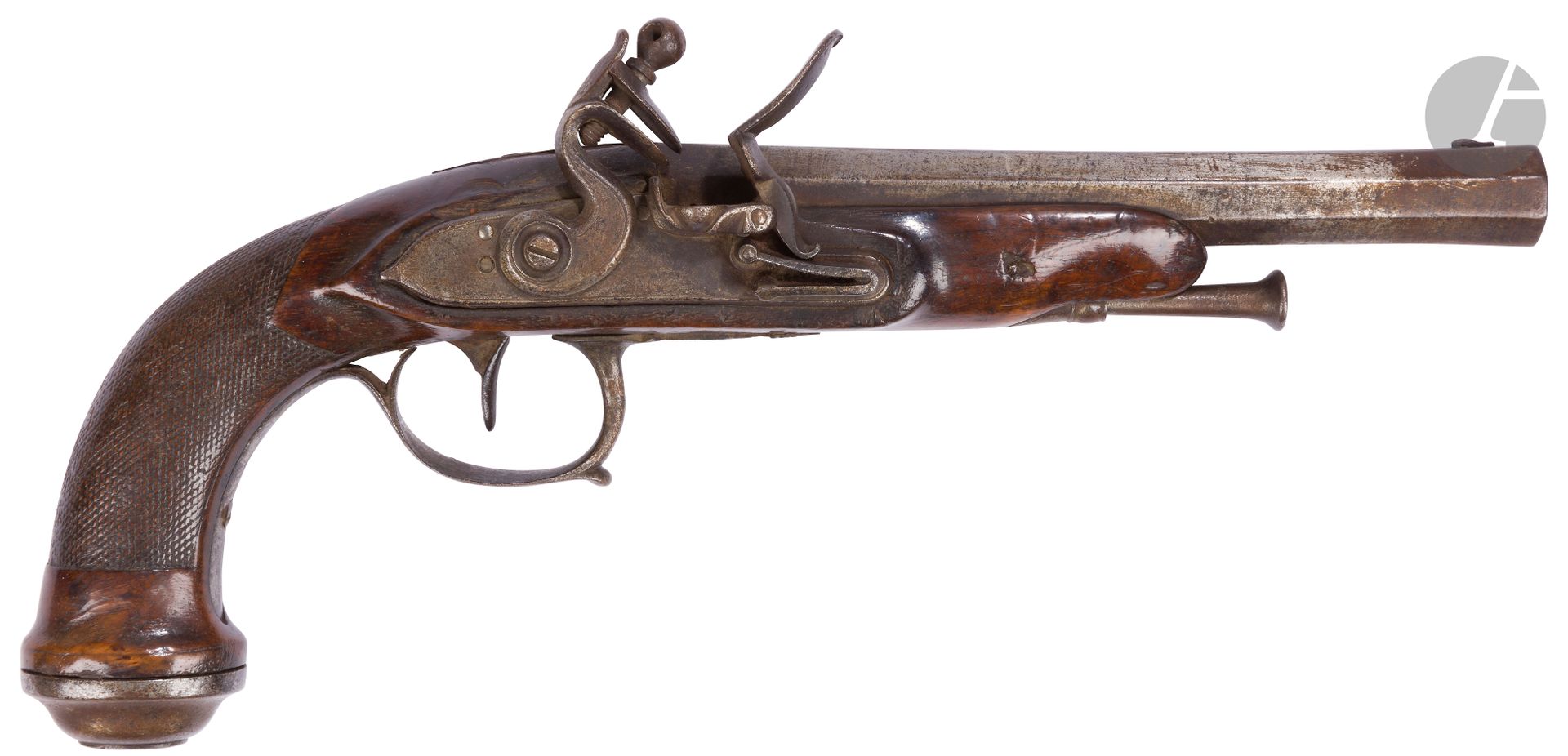Officer's flintlock pistol
Ribbon barrel, lock and hammer with flat body. Iron trimmings cut out, engraved. Iron ramrod. Walnut stock, partially checkered. 
E.M. (Pitting and small misses to the wood). Circa 1820.
