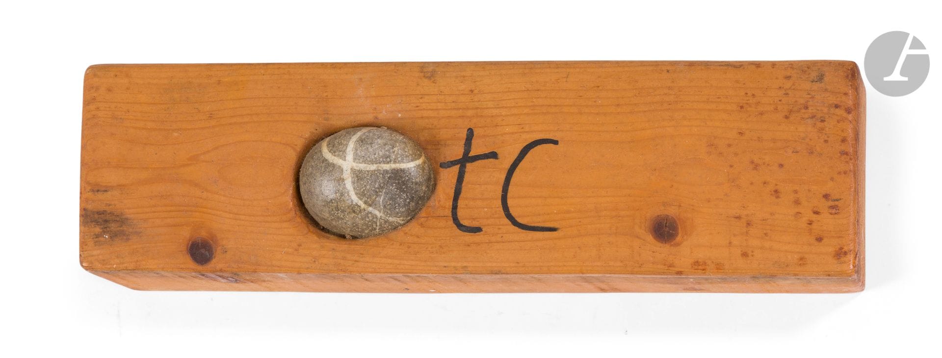 Jean DUPUY (1925-2021)
Etc, 1990
Galet et bois peint.
Signé, daté et titré au dos.
37 x 10 x 9 cm