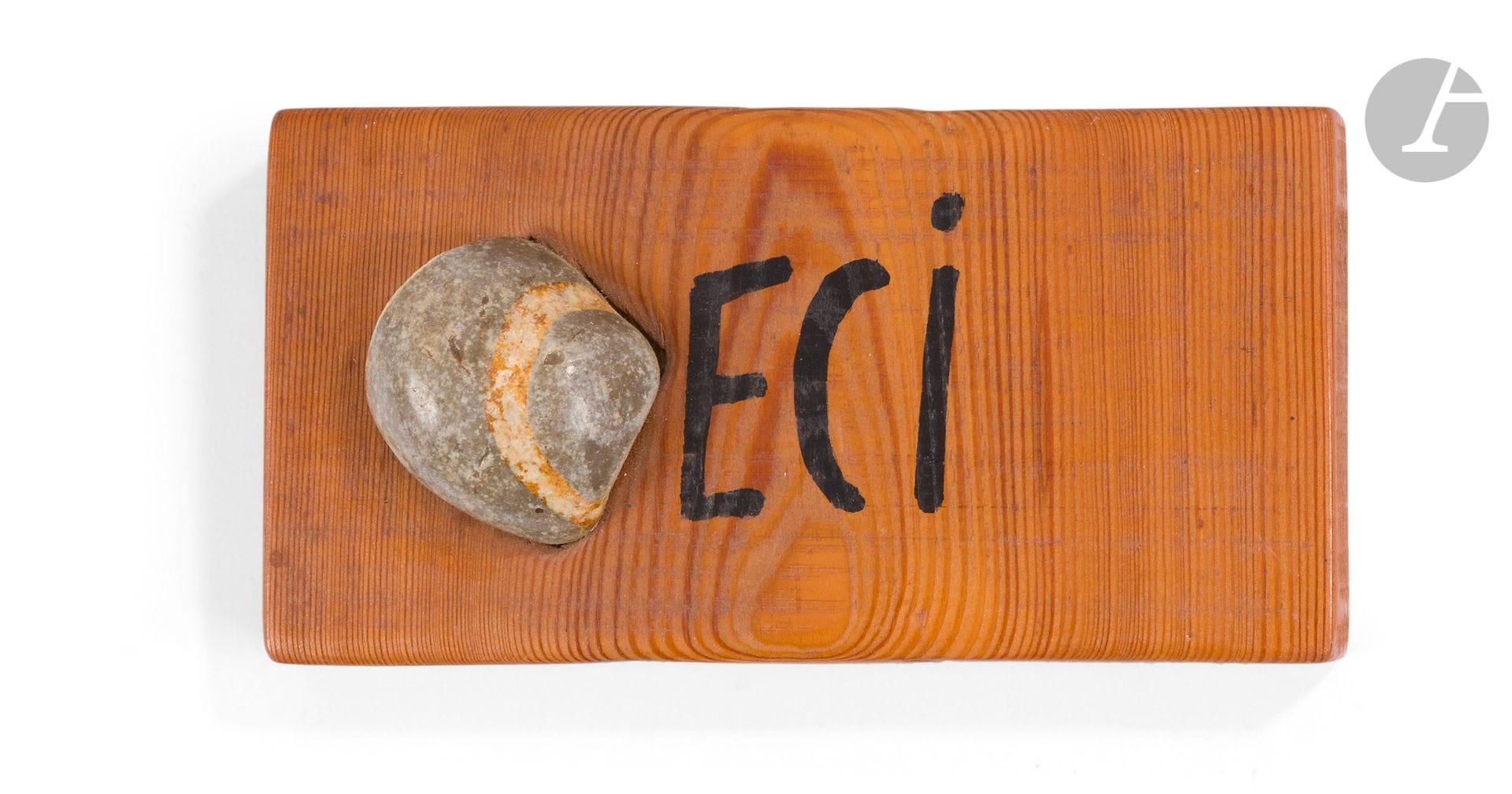 Jean DUPUY (1925-2021)
This, 1990
Pebble and painted wood.
Signed, dated and titled on the back.
10 x 19 x 5 cm