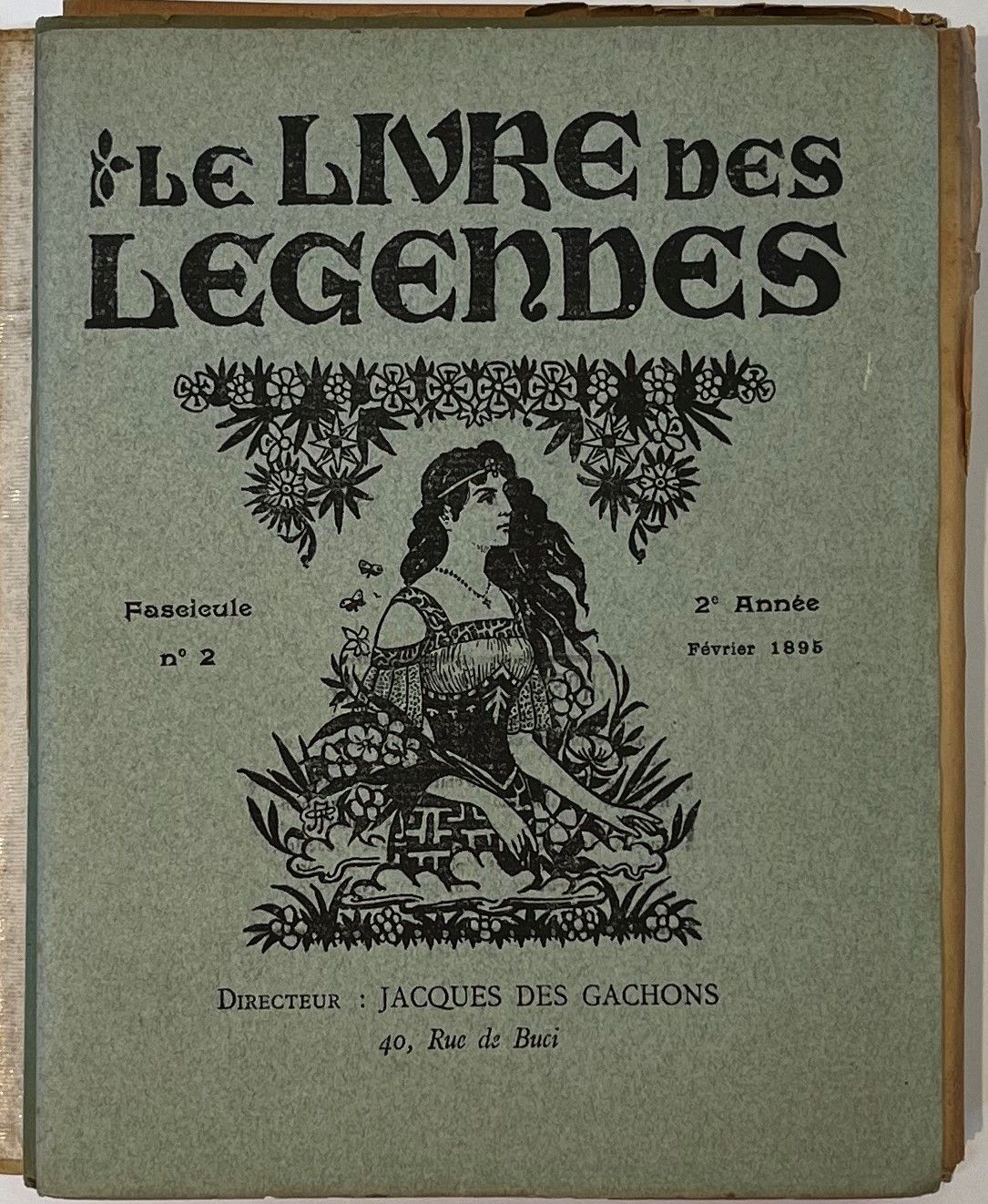 L’ALBUM DES LÉGENDES
N° 1, janvier 1894-n° 12, décembre 1894. Paris, Edmond Girard, Éditeur, Directeurs : Andhré et Jacques des Gachons. Textes de René Boylesve, Georges Docquois, Jacques des Gachons, Alphonse Germain, André Ibels, Tristan Klingsor, Gabriel de Lautrec, Louis Le Cardonnel, Henri Mazel, Stuart Merrill, Henri de Régnier, Georges Roussel, etc. Illustrations de Paul Berthon, Andhré des Gachons, Léonce de Joncières, Edmond Pilon, Alexandre Séon, etc. Collection complète. 12 numéros en 12 livraisons en 1 vol. in-12 broché (couvertures placées en fin de volume). Exemplaire sur papier fort teinté, en mauvais état.
Suivi de :
LE LIVRE DES LÉGENDES
N° 1, janvier 1895-n° 12, décembre 1895. Paris, Directeur : Jacques des Gachons. Textes de Henry Bordeaux, René Boylesve, Jacques des Gachons, Tristan Klingsor, Gabriel de Lautrec, Marc Legrand, Jean Lorrain, Maurice Magre, Stuart Merrill, Edmond Pilon, Henri de Régnier, Georges Rodenbach, Francis Vielé-Griffin, etc. Illustrations de Paul Bocquet, André des Gachons, Henri Gentil, Léonce de Joncières, etc. Collection complète. 12 numéros en 10 livraisons en in-12 brochées sous portefeuille d’éditeur. Un des 40 ex. num. sur vergé. Notes manuscrites de Vasseur (4 ff.).