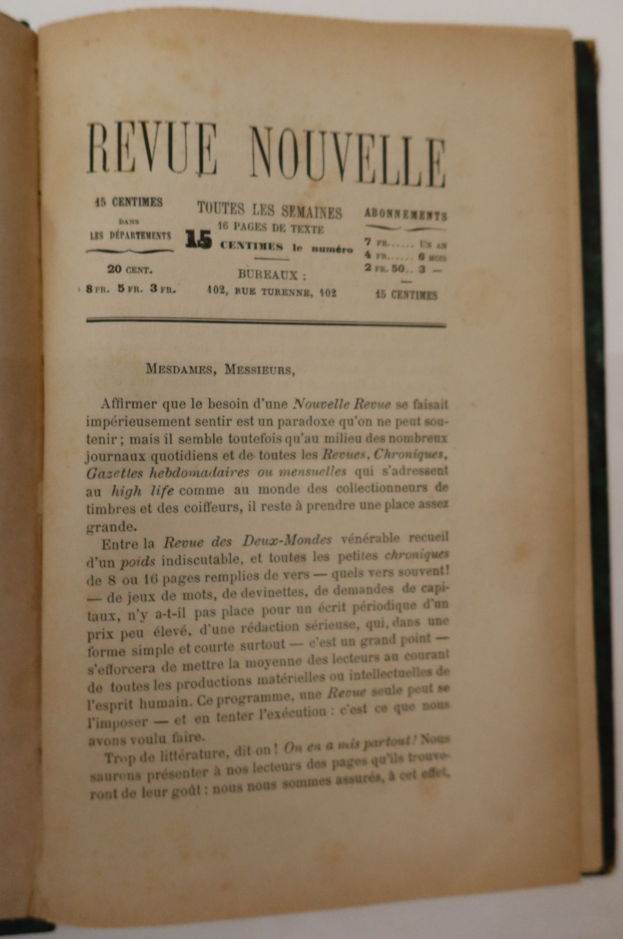 REVUE NOUVELLE
Paraissant toutes les semaines
N° 1, 3/10 juin 1883-n° 5, 1/7 juillet 1883. Paris, Directeur-Gérant : E. Haumant, Secrétaire : Jean Argeliès. Textes de Jean Argeliès, Louis Dars [E. Haumant], Arminius Durand, Maxime Malroy, Étienne Marsan [A. Martineau], Henri Vinayde [Alex. Tousserat]. 5 numéros en 5 livraisons en 1 vol. in-8 relié (couvertures placées en fin de volume). Notes manuscrites de Vasseur (1 f.). Exemplaire de Henri Vinayde qui a joint en fin de volume le manuscrit autographe signé de la fin de son article : « Chronique des Beaux-Arts », qui n’a pas paru dans la revue du fait de l’arrêt de la publication (12 ff.). Joint : – « Complainte de Jacques Aramendès, Directeur de la Revue Nouvelles » (en 2 ex.).