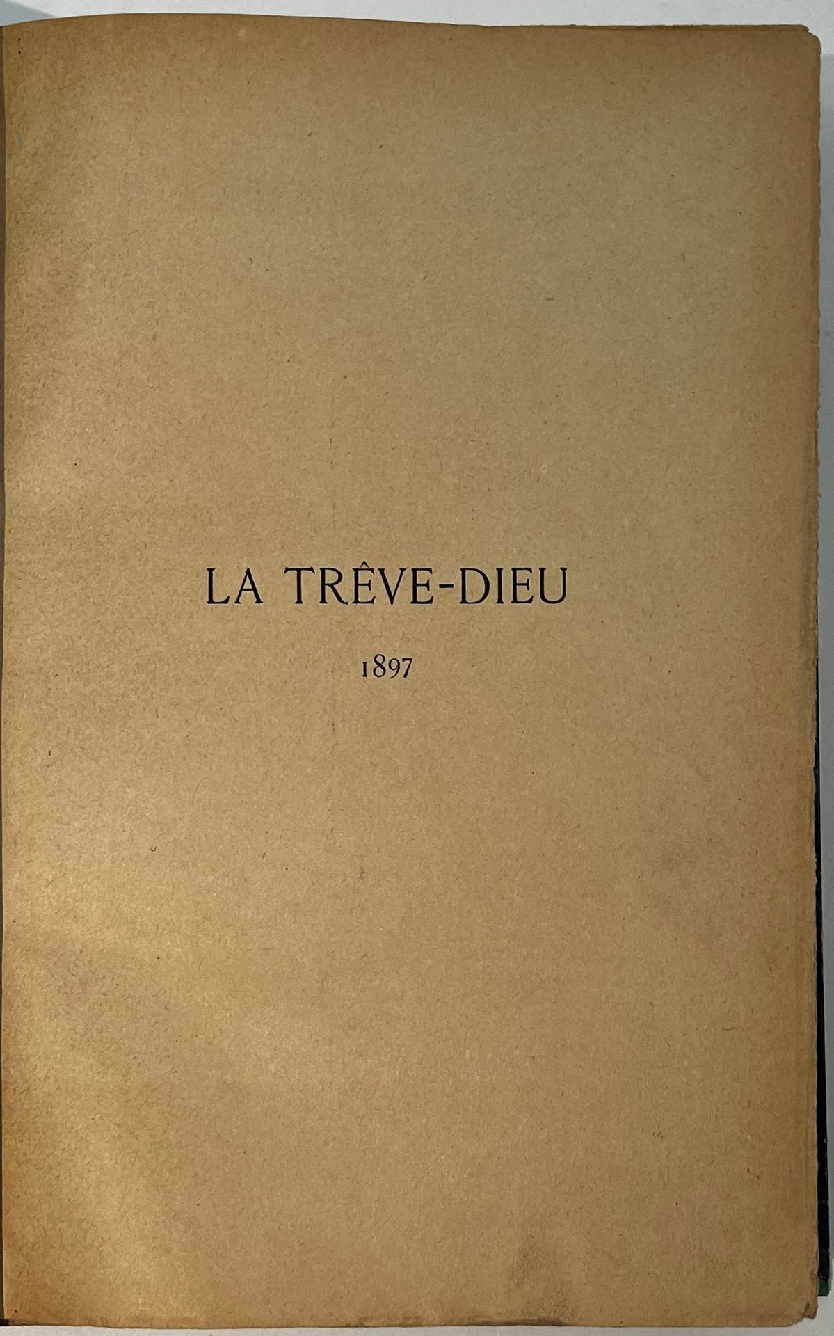 LA TRÊVE-DIEU
Revue d’Art et de Littérature paraissant chaque mois
N° 1, janvier 1897-n° 11/12, décembre 1897. Le Havre, Directeur : Yves Berthou. Textes de Paterne Berrichon, Yves Berthou, Émile Blémont, Léon Bloy, René Boylesve, Édouard Ducoté, Paul Fort, Georges Fourest, Remy de Gourmont, Charles Guérin, Francis Jammes, Georges Le Cardonnel, Charles Le Goffic, Marc Legrand, André Magre, Maurice Magre, Henri Mazel, Stuart Merrill, Adrien Mithouard, Henri Ner, Edmond Pilon, Ernest Raynaud, Georges Rodenbach, Jules Tellier, Francis Vielé-Griffin, Robert de la Villehervé, etc. Collection complète. 12 numéros en 11 livraisons en 1 vol. grand in-8 relié. Notes manuscrites de Vasseur (2 ff.). Le présent exemplaire contient deux fois les n° 1, 3, 6 et trois fois le n° 8. C’est dans le n° 8 que parut le fameux article de Léon Bloy sur l’incendie du Bazar de la Charité : « Extrait d’une lettre de Léon Bloy pour exaspérer les imbéciles. » Joint : – 1 carton d’invitation de la « Société de Secours aux Blessés militaires » pour la vente des 3 au 8 mai 1897 au Grand Bazar de la Charité, de la part de Mme Péan qui vendra au comptoir n° 1 ; – Le faire-part de décès de 3 victimes (la mère et ses deux filles) au Bazar de la Charité. Exemplaire provenant de la bibliothèque de Charles Guérin.