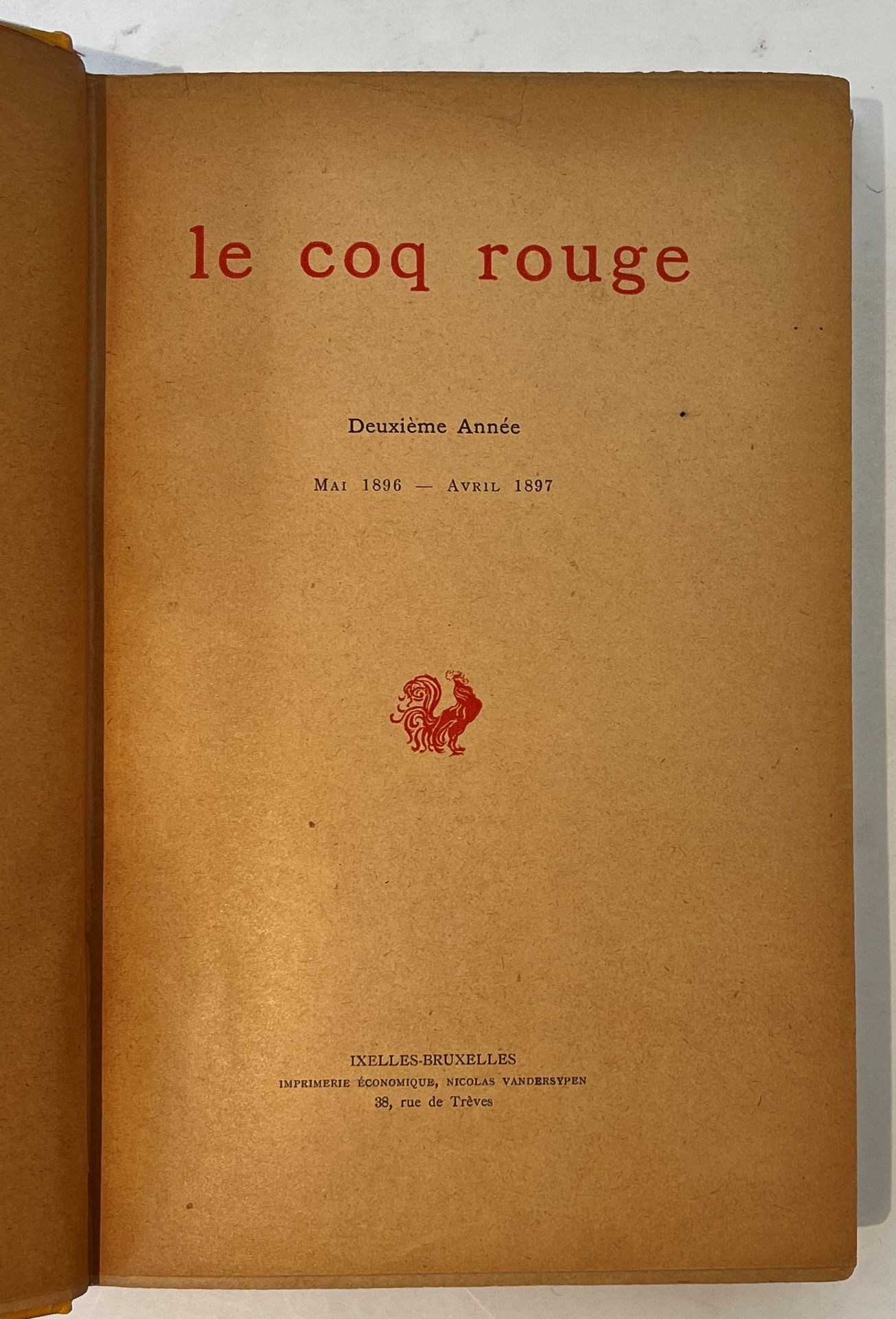 LE COQ ROUGE
Literary magazine
Volume I: n° 1, May 1895-n° 11/12, March-April 1896; Volume II: n° 1, May 1896-n° 11, March 1897 (the general cover of Volume II mentions May 1896-April 1897 but the review ceased to appear in March 1897). Brussels, Editorial board : Louis Delattre, Eugène Demolder, Georges Eekhoud, Hubert Krains, Maurice Maeterlinck, Francis Nautet, Émile Verhaeren, Editorial secretaries : Auguste Biernaux and Sander Pierron. Texts of Eugène Demolder, Georges Eekhoud, Max Elskamp, James Ensor, André Fontainas, Paul Fort, Henri Ghéon, André Gide, Remy de Gourmont, A.-F. Herold, Francis Jammes, Gustave Kahn, Tristan Klingsor, Hubert Krains, Camille Mauclair, Albert Mockel, Maurice des Ombiaux, Sander Pierron, Henri de Régnier, Georges Rodenbach, André Ruyters, Saint-Pol Roux, Robert de Souza, Henry Vandeputte, Charles Van Lerberghe, Emile Verhaeren, Francis Vielé-Griffin, etc. Complete with the etching by James Ensor: "Christ with the beggars". Complete collection. 23 issues in 20 deliveries in 2 vol. large in-8 bound (preserved covers bound at the end of the volume). Handwritten notes by Vasseur (2 ff.). Joint: - 3 portraits of Verhaeren; - 1 booklet: " Georges Eekhoud au Pilori ", conference by Raoul Ruttiens, Brussels, Le Geste, Action &amp; Critique, March 1920.