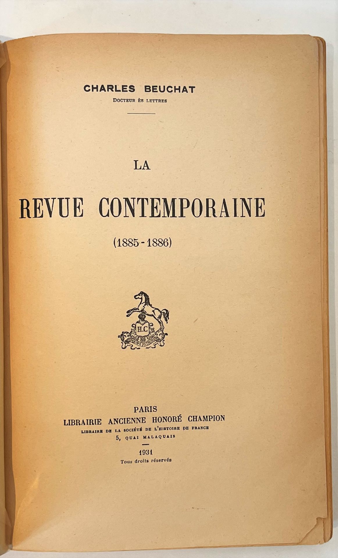 THE CONTEMPORARY REVIEW
Literary, political and philosophical
Volume I : n° 1, January 25, 1885-n° 4, April 25, 1885 ; Volume II : n° 1, May 25, 1885-n° 4, August 25, 1885 ; Volume III : n° 1, September 25, 1885-n° 4, December 25, 1885 + the table of the year 1885 ; Volume IV : n° 1, January 25, 1886-n° 4, April-May 1886 ; Volume V : n° 1, June-July 1886-n° 2, August-September 1886. Paris, Director: Adrien Remacle, Editor: Édouard Rod. Texts by Paul Adam, Harry Alis, Théodore de Banville, Maurice Barrès, Henry Becque, Maurice Bouchor, Joseph Caraguel, François Coppée, Jean Dolent, Édouard Dujardin, Jules de Goncourt, Edmond Haraucourt, Émile Hennequin, Léon Hennique, Charles Henry, Leconte de Lisle, Jean Lorrain, Victor Margueritte, Catulle Mendès, Émile Michelet, Jean Moréas, Charles Morice, Adrien Remacle, Édouard Rod, Maurice Rollinat, Laurent Tailhade, Ivan Tourguenieff, Paul Verlaine, Gabriel Vicaire, Charles Vignier de Wyzewa, etc. Complete collection. 18 numbers in 18 issues in 5 vol. in-8 bound (covers preserved at the end of the volume). Joint : - The book La Revue contemporaine (1885-1886) by Charles Beuchat (Honré Champion, 1931) ; - 1 L.A.S. from Adrien Remacle on headed paper of La Revue contemporaine (1885) to Édouard Dujardin ; - 5 L.A.S. from Maurice Bouchor (1885-1886) to Adrien Remacle (Maurice Bouchor solicits on different occasions his collaboration to La Revue contemporaine) ; - 1 L.A.S. from Édouard Rod (1886) to Édouard Dujardin (where Th. de Wyzewa is mentioned) ; - 1 visiting card from Édouard Dujardin with handwritten lines from Th. de Wyzewa (1886) ; - 11 portraits or photos of contributors to the journal.