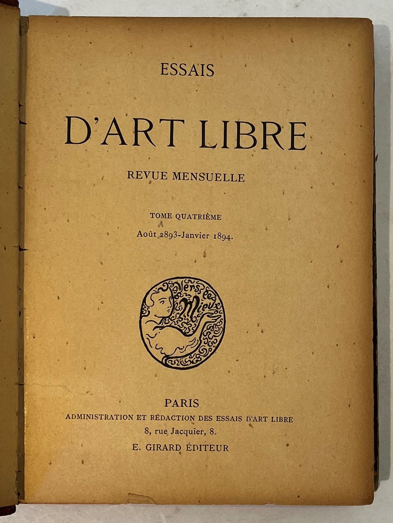 ESSAIS D’ART LIBRE
Revue mensuelle
N° 1, février 1892-n° 38, août-septembre-octobre 1894. Paris, E. Girard Éditeur, Directeur : Edmond Coutances [E. Girard], puis Remy de Gourmont et Paul-Napoléon Roinard, Secrétaire de la rédaction : Charles-Henry Hirsch. Textes de G.-Albert Aurier, Henry Bérenger, Karl Boës, Louis Dumur, Léon-Paul Fargue, Paul Fort, Paul Gauguin, Charles-Henry Hirsch, Alfred Jarry, Camille Mauclair, Remy de Gourmont, Henri Mazel, Charles Morice, Hugues Rebell, Paul-Napoléon Roinard, Saint-Pol Roux, etc. Collection complète. 38 numéros en 22 livraisons en 3 vol. in-12 reliés (plats frottés). Notes manuscrites de Vasseur (16 ff.). Joint : – La fiche du catalogue de l’exposition Jarry pour laquelle A. Vasseur avait prêté le présent exemplaire ; – 1 portrait de G.-Albert Aurier ; – 1 coupure de presse avec un article de Paul-Napoléon Roinard (15 novembre 1893).