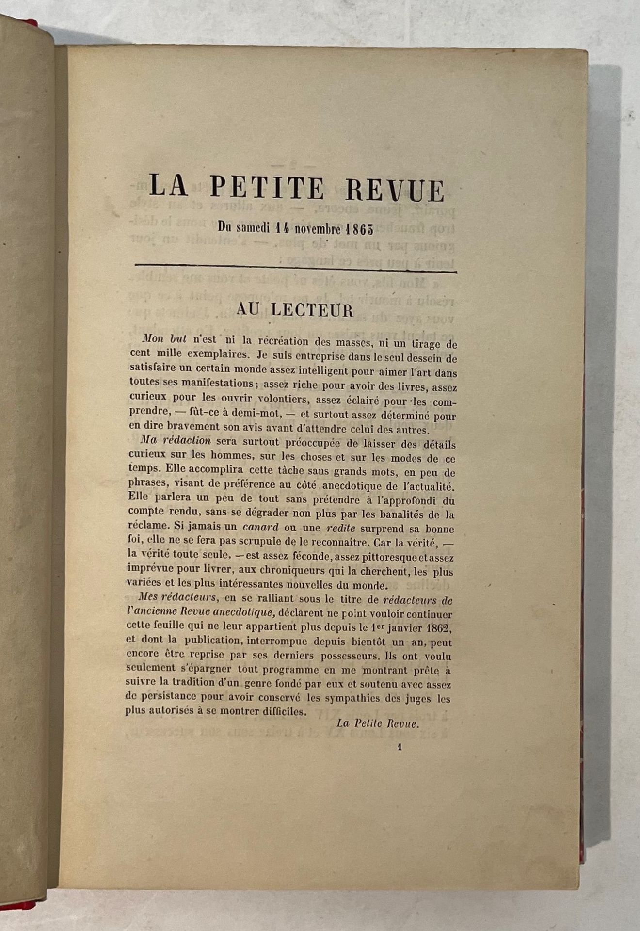 LA PETITE REVUE
14 novembre 1863-10 septembre 1867.
Suite de La Revue anecdotique des lettres et des arts (1855-1862). Paris, Librairie Richelieu, René Pincebourde, Éditeur. 1 vol. in-8 relié. Notes manuscrites de Vasseur (2 ff.). Joint : – La Petite revue anecdotique, 1868-1870, reliée en fin de volume.
Réuni et relié en un seul volume tout ce qui a paru de Baudelaire et sur Baudelaire dans La Petite Revue et La Revue anecdotique. Il est impossible ici d’établir une table des matières des articles réunis entre le 28 novembre 1863 et le 10 septembre 1867. On sait aussi qu’il y a dans ces deux revues quelques inédits de Baudelaire. Il faut aussi signaler les nouvelles que l’on donne de Baudelaire malade à Bruxelles et enfin dans le n° du 10 septembre 1867 l’annonce de la mort de Baudelaire. La Petite revue et La Revue anecdotique contiennent des documents biographiques de toute nature, nouvelles des librairies et des théâtres, bons mots, satires, épigrammes, excentricités littéraires de Paris et de la province, bouffonneries de l’annonce, prospectus rares et singuliers.