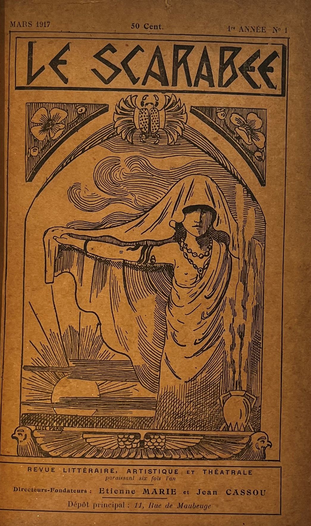 LE SCARABÉE
Revue littéraire, artistique et théâtrale, puis Cahier de lettres et d’art
N° 1, mars 1917-n° 27, novembre 1920. Il manque le n° 17. Dans le n° 22, les pages 420-421 ont sauté à l’impression, la p. 422 étant imprimée au verso de la p. 419. Le n° 4 est en double, broché. Paris, Directeurs : Étienne Marie et Jean Cassou. Textes de Gaston Bornstein, Jean Cassou, Louis de Gonzague Frick, Charles Ieu, Étienne Marie, Jean Noury, Georges Pillement, Henri Puig, Marcel Sauvage, André Wurmser, etc. 26 numéros (sur 27 parus) en 24 livraisons en 1 vol. in-8 relié (couvertures conservées). Joint : – 1 L.A.S. de Étienne Marie (8 octobre 1923) indiquant que Le Scarabée s’est terminé au 27e numéro et qu’une anthologie des poètes du Scarabée a paru.