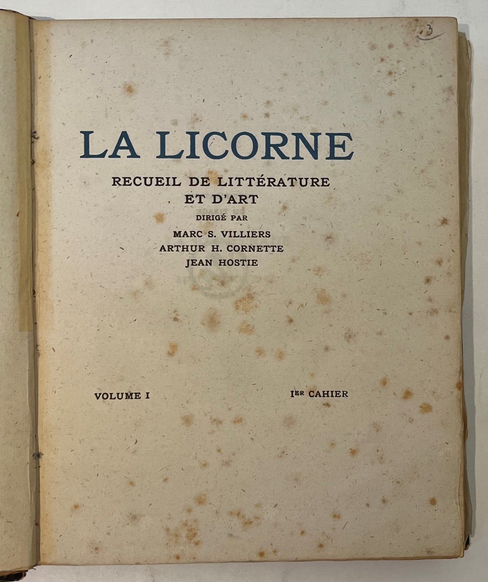 LA LICORNE
Recueil de littérature et d’art
N° 1, 15 mai 1911-n° 4, 30 novembre 1912. Anvers, Directeurs : Marc S. Villiers, Arthur H. Cornette, Jean Hostie. Textes de Jean-Marc Bernard, Laurence Binyon, Franz Blei, Jean de Bosschère, Edmond de Bruyn, Jean Hostie, G. Jean-Aubry, Myriam Lacy, Georges Lukàcs, Adrien Mithouard, Edmond Pilon. Illustrations de Jean de Bosschère, James Ensor, Joseph Pennell, Emil Preetorius, Marc S. Villiers. Collection complète. 4 numéros en 3 livraisons en 1 vol. in-8 carré relié (couvertures conservées). Notes manuscrites de Vasseur (6 ff.). Joint : – 1 manifeste de 4 p. présentant La Licorne ; – 1 bulletin de souscription à La Licorne ; – 22 p. extraites du n° 1 la revue Médiations (mars 1961), traduction de l’article de Georges Lukàcs sur Charles-Louis Philippe et paru dans le n° 2/3 de La Licorne en allemand ; – 1 L.A.S. du libraire Paul van der Perre à Bruxelles (1962) proposant La Licorne à André Vasseur. Exemplaire acide avec rousseurs et reliure abîmée.