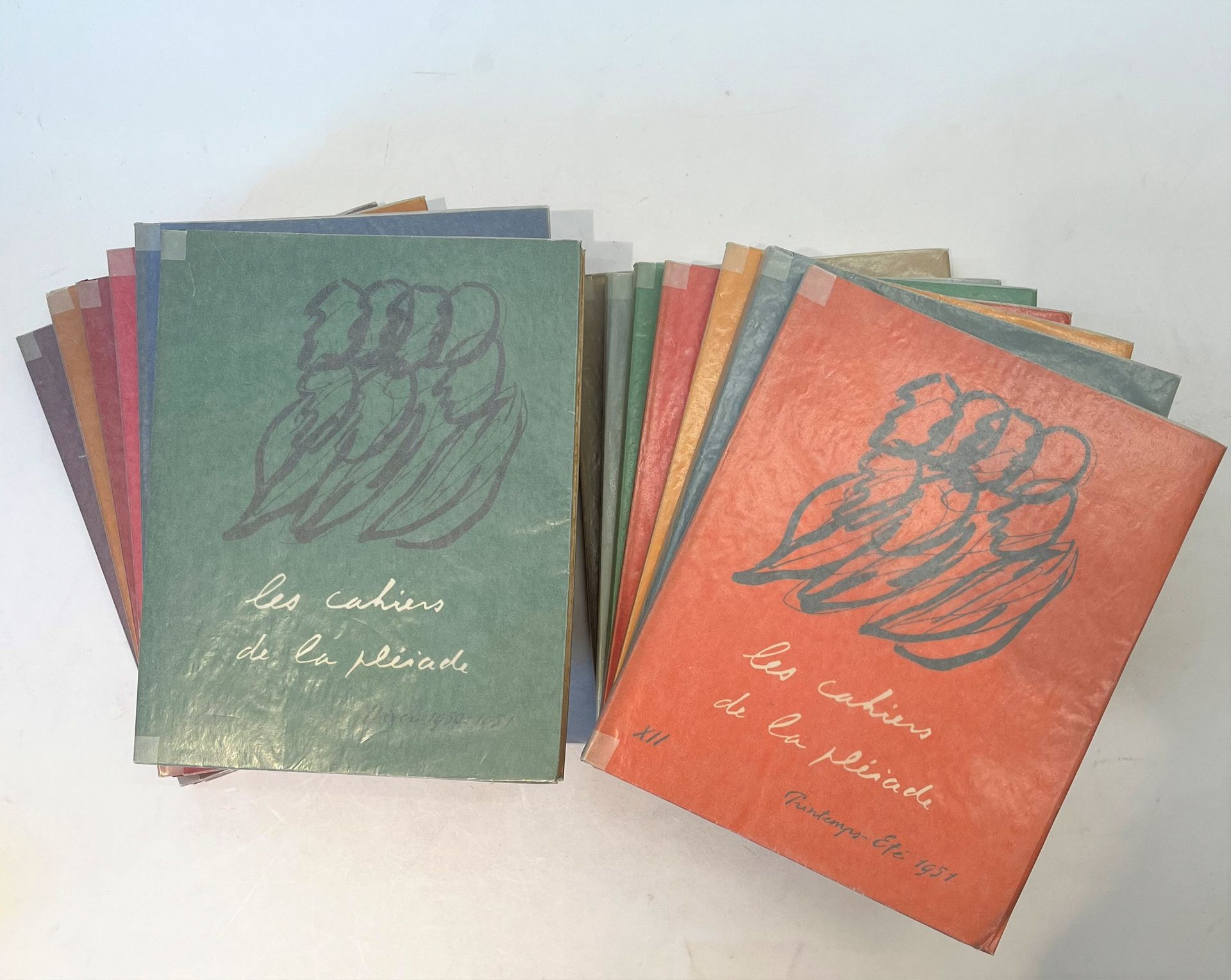 LES CAHIERS DE LA PLÉIADE
No. 1, April 1946-No. 13, Fall 1951. Paris, Éditions Gallimard, Director: Jean Paulhan. Texts of Guillaume Apollinaire, Antonin Artaud, Dominique Aury, Georges Bataille, Pierre Bettencourt, Marcel Bisiaux, Maurice Blanchot, Jorge Luis Borges, Joë Bousquet, André Breton, Roger Caillois, Henri Calet, Albert Camus, L.-F. Céline, Gaston Chaissac, René Char, Malcolm de Chazal, Charles-Albert Cingria, René Daumal, Drieu La Rochelle, Jean Dubuffet, T.S. Eliot, Giordano Falzoni, Michel Fardoulis-Lagrange, Maurice Fourré, André Gide, Jean Giono, Louis Guilloux, Georges Lambrichs, Marcel Lecomte, Gilbert Lely, Georges Limbour, Armen Lubin, André Malraux, Henri Michaux, Roger Nimier, Jean Paulhan, Francis Ponge, Saint-John Perse, André Suarès, Giuseppe Ungaretti, Boris Vian, etc. Complete collection. 13 numbers in 13 issues in-4 stapled. One of the 100 ex. num. on vellum pur fil Lafuma. Joint : - 1 prospectus presenting the review, with a text by Jean Paulhan.