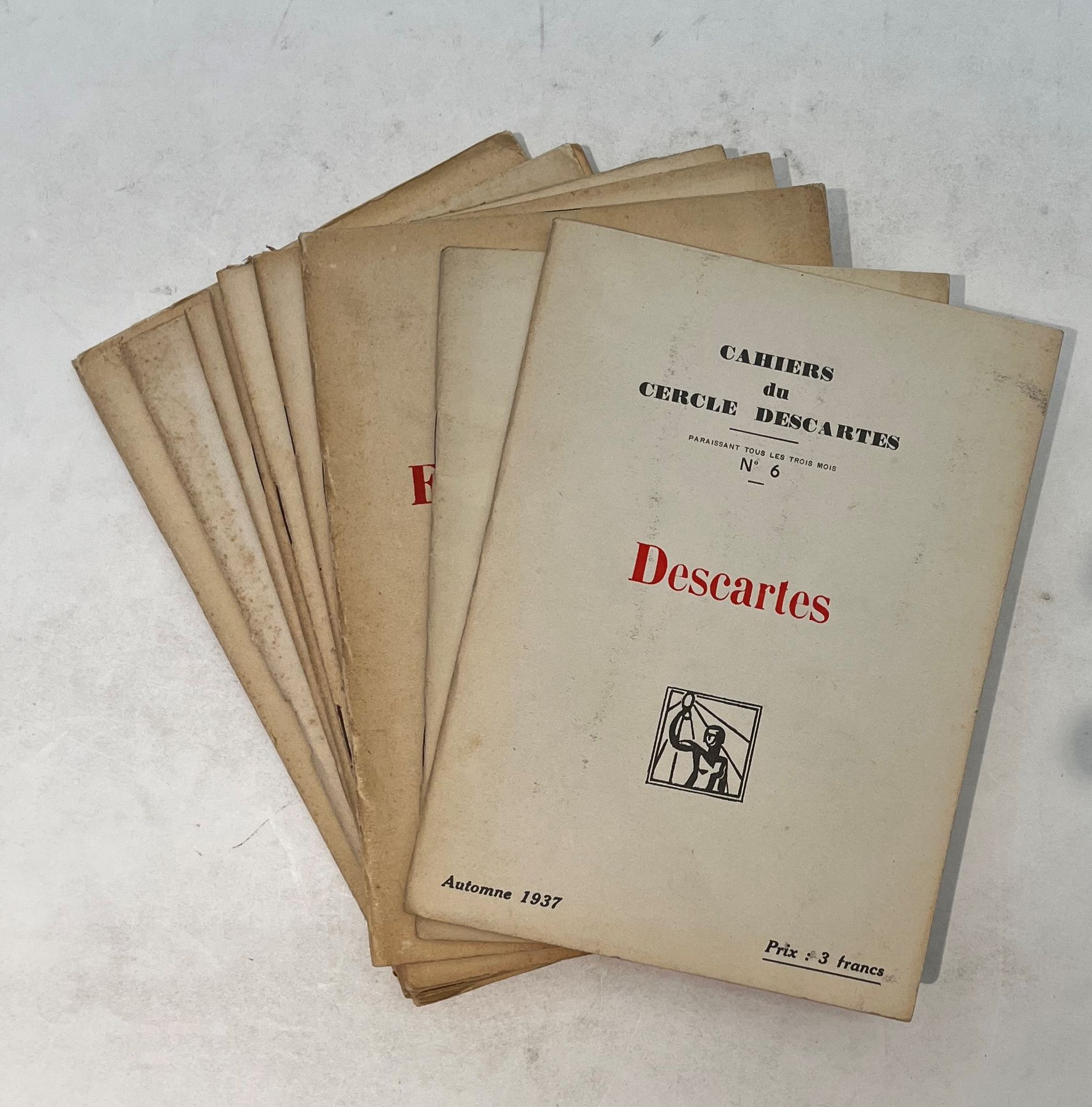 CAHIERS DU CERCLE DESCARTES
N° 1, printemps 1936-n° 9, 1939. Paris, Rédaction-Administration : Et. Bougouin, puis Marcel Maupoint, Gérant : G. Adler. Textes de Jacques Ancel, Louis Cazamian, André Chamson, Paul Couderc, Henri Daudin, Georges Lefebvre, Robert Mangin, Louis Mazoyer, Marcel Prenant, Raoul Stéphan, Edmond Vermeil, Andrée Viollis, Henri Wallon, Marcel Willard, etc. 9 numéros en 9 livraisons in-12 brochées.