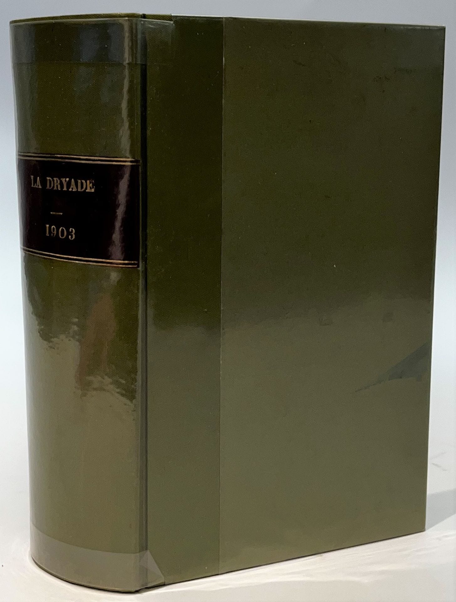 LA DRYADE
Revue antique
N° 1, janvier 1903-n° 24, décembre 1903. Paris, Administration et Rédaction : Librairie L. Borel. Textes de L. Borel, Cellarius, Alexandre Chevalier, Henri Delormel, Ernest Hugny, Alexandre Keller, Alexandre C. Mironesco, Jean Paty. 24 numéros en 24 livraisons en 1 vol. in-8 relié (couvertures illustrées par Marodon conservées).