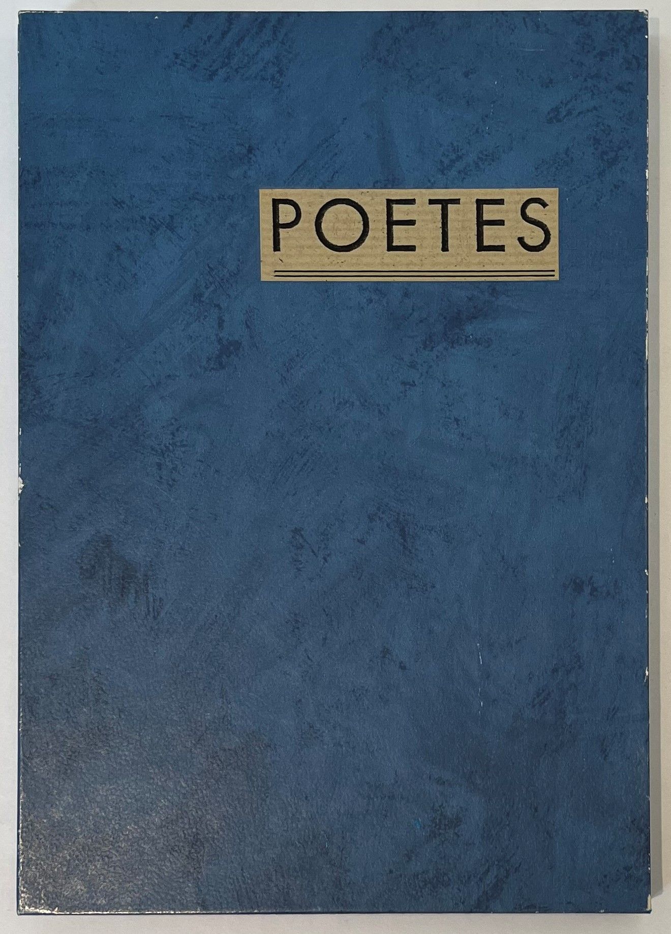 POETS
N° 1, s.d. [July 1941]-No. 9, n.d. [June 1942]. Paris, Texts by Marcel Arlan, Maurice Betz, Daniel-Rops, Yanette Delétang-Tardif, Francis Dumont, Jean Follain, Pierre Guéguen, René Lacôte, Hélène Lavahysse, Henri Mondor, Jean Paulhan, A. Rolland de Renéville. 5 fascicles include sendings to Fernand Marc. 9 issues in 9 deliveries in-8 in sheets in a slipcase. Joined : - The autograph manuscript (3 p. in-8) signed of Jean Cassou : " Paul Éluard ", published in the n° 4.
Each fascicle contains a notice, a portrait and poems of the poet to which it is dedicated: "Yanette Deletang-Tardif" by Henri Mondor, "Jean Follain" by Yanette Deletang-Tardif, "Guillevic" by Jean Follain, "Paul Éluard" by Jean Paulhan, "Audiberti" by Hélène Lavahysse, "Thérèse Aubray" by Daniel Rops, "Maurice Betz" by Marcel Arland, "Pierre Guégen" by Yanette Deletang-Tardif, "Fernand Marc" by René Lacôte.