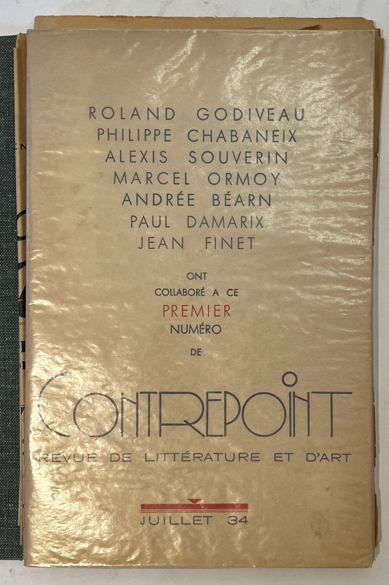 CONTREPOINT
Bi-mensuel, puis Revue de littérature et d’art
Série Journal : n° 1, 15 mars 1934-n° 3, 15 avril 1934 ; Série Revue : n° 1, juillet 1934-n° 3, janvier-avril 1935. Nice, Rédaction : André Bottin (pour la Série Journal), Directeur : Paul Damarix (pour la Série Revue). Textes de Lionel Baudoin, Andrée Béarn, Julien Berny, André Bottin (sous les pseudonymes de Maurice Tourneur et André Denan), Philippe Chabaneix, André Charmel, Paul Damarix, Pierre Espelette, Jean Finet, Claude Fourcade, René Guillet, Eugène Lapeyre, Marcel Ormoy, Jean Pourtal de Ladevèze, Jacques Rolland, Jean Saugy, Jean Vague, etc. Collection complète. 3 numéros en 3 livraisons in-folio et 3 numéros en 3 livraisons in-8 brochée sous chemise. Notes manuscrites de Vasseur (3 ff.). Joint : – 1 L.A.S. (septembre 1968) et 1 L.D.S. (novembre 1968) de André Bottin (Librairie niçoise), qui a donné à André Vasseur la Série Journal et le n° 1 de la Série Revue. En juin 1935, une revue de poésie fut fondée à Paris sous le même titre ; Contrepoint de Nice revendiqua le titre et la revue parisienne devint Points et contrepoints.
