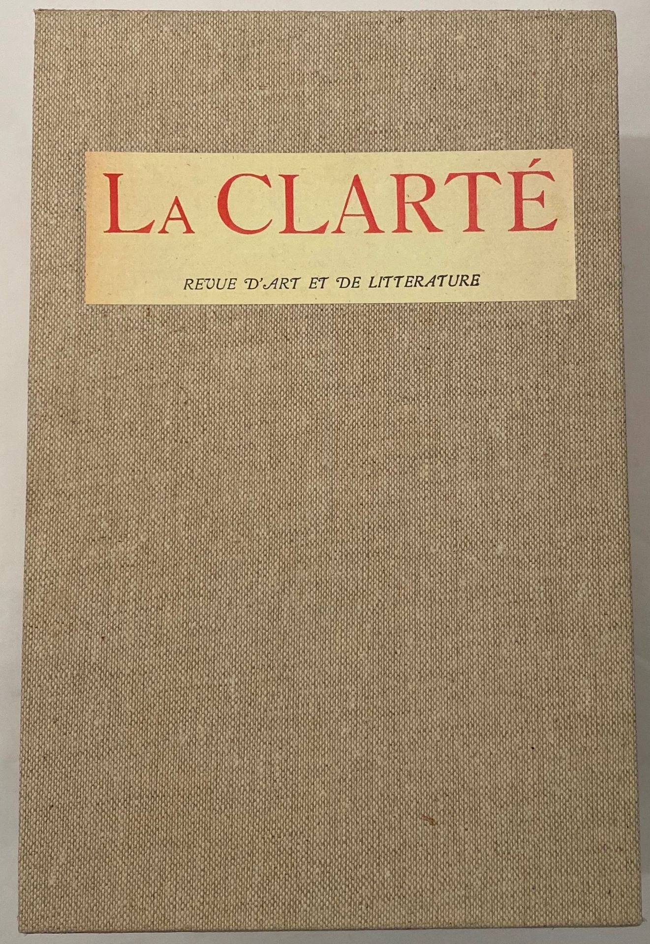 LA CLARTÉ
Revue d’art et de littérature
1ère année : n° 1, juillet 1912-n° 9, juillet 1913 (il manque le n° 6 de février 1913) ; 3e année, 2e série : n° 1, octobre 1913-n° 6, mai 1914. Nantes Paris, Directeurs : Octave Béliard et Paul Desanges. Textes de Octave Béliard, Ferdinand Bretonnière, Claude Catroux, Tristan Derème, Paul Desanges, F. Jean-Desthieux, Marc Elder, Léo Gaubert, Guy Lamy, Roger Millet, Léon Vérane, etc. 14 numéros en 13 livraisons in-8 brochées sous emboîtage. Quelques couvertures défraichies et moisissures au n° 6 de la 2e série. Notes manuscrites de Vasseur (3 ff.).