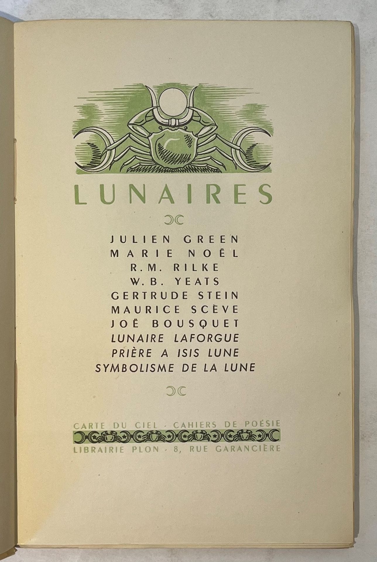 SKY MAPS
Notebooks of poetry
N° 1, January 1946-N° 4, October 1947. Paris, Librairie Plon. Texts of Audiberti, Georges Bernanos, Alain Borne, Joë Bousquet, Paul Claudel, Yanette Delétang-Tardif, Philippe Dumaine, T.S. Eliot, Louis Émié, Julien Green, Pierre Guéguen, Armand Hoog, Francis Jammes, Patrice de La Tour du Pin, Jacques Madaule, Robert Mallet, Michel Manoll, Gabriel Marcel, Robert Morel, Marie Noël, Giovanni Papini, R.M. Rilke, Robert Speaight, Gertrude Stein, André Suarès, Ilarie Voronca, W.B. Yeats, etc. Complete collection. 4 numbers in 4 issues in-8 bound in slipcase. Handwritten notes by Vasseur (2 ff.).