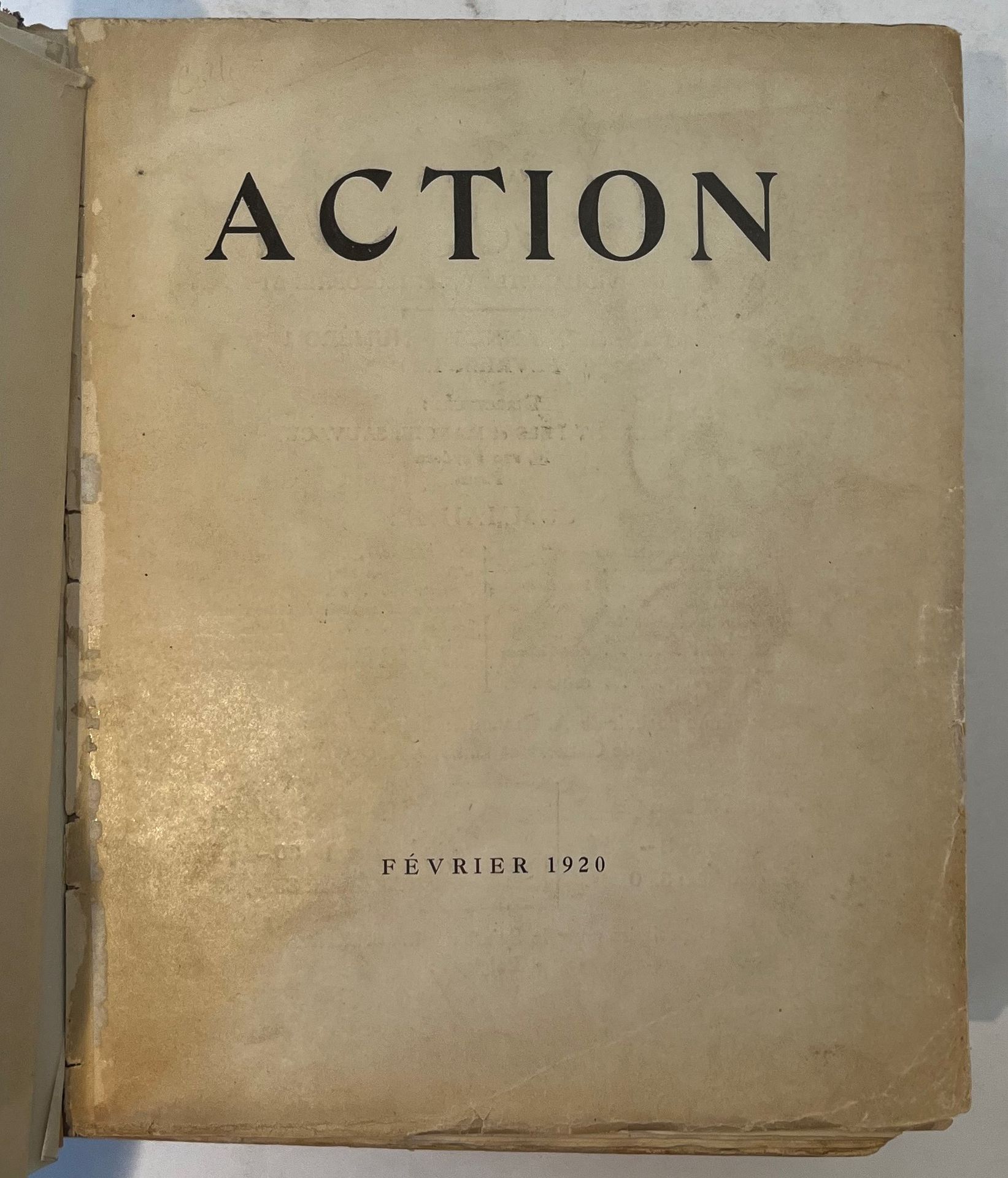 ACTION
Cahiers individualistes de philosophie et d’art
N° 1, février 1920-n° 10, novembre 1921 + 2 numéros hors-série (s.d. [1922] et mars-avril 1922) + 1 Plaquette sur Robert Mortier par Fernand Fleuret (Action, juillet 1921). Le n° 6 (décembre 1920) est un des 10 ex. sur Chine (ex. n° I). Paris, Directeurs : Florent Fels et Marcel Sauvage. Textes de Pierre Albert-Birot, Guillaume Apollinaire, Louis Aragon, Céline Arnault, Antonin Artaud, Gottfried Benn, Alexander Blok, André Breton, Francis Carco, Blaise Cendrars, Jean Cocteau, André Derain, Paul Dermée, Raoul Dufy, Carl Einstein, Paul Éluard, Florent Fels, Fernand Fleuret, Georges Gabory, Albert Gleizes, Claire Goll, Ivan Goll, Juan Gris, Roch Grey, Franz Hellens, Vincent Huidobro, Max Jacob, Alfred Jarry, André Malraux, Benjamin Péret, Pascal Pia, Léon Pierre-Quint, Ezra Pound, Raymond Radiguet, Georges Ribemont-Dessaignes, Jacques Rigaut, André Salmon, Erik Satie, Marcel Sauvage, André Suarès, Tristan Tzara. Collection complète. 12 numéros en 12 livraisons + 1 plaquette en 1 vol. in-4 relié. Joint : – 1 dessin original de Max Jacob signé et dédicacé à Marguerite [Béalu] (Pâques 1941) ; – 1 page manuscrite inédite de Max Jacob ; – 1 L.A.S. inédite de Max Jacob à Marguerite [Béalu] (1939) ; – Le Catalogue de l’exposition de poèmes de Vincent Huidobro (Galerie G.L. Manuel Frères, 1922) ; – 1 Tiré à part du poème « Moulin », calligramme de Vincent Huidobro ; – 1 photo inédite de Max Jacob avec Marcel Béalu, automne 1939. Exemplaires fragiles, quelques feuillets détachés.