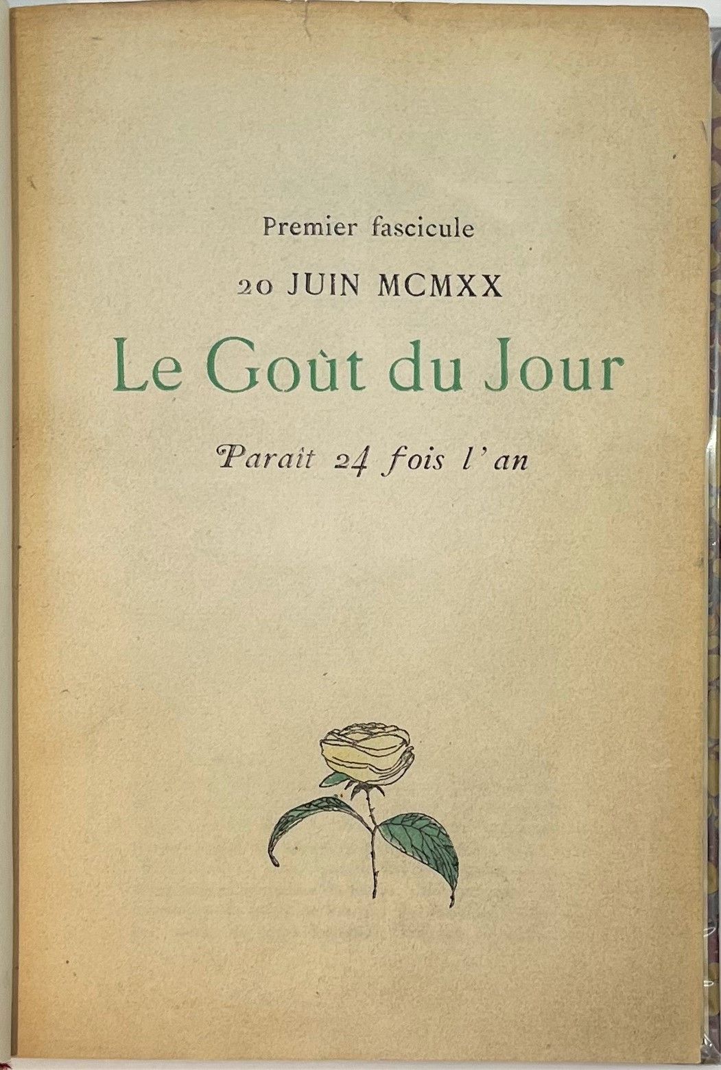 LE GOÛT DU JOUR
N° 1, 20 juin 1920-n° 13, 20 décembre 1920. Paris, Éditeur : François Bernouard, Administrateur-Gérant : Jacques Laloy. Textes de Guy-Charles Cros, Henri Duvernois, Marc Elder, Remy de Gourmont, Robert d’Humières, René Kerdyk, Legrand-Chabrier, André Lebey, Pierre Mac Orlan, J.-C. Mardrus, Germain Martin, Francis de Miomandre, etc. Dessins et Gravures de Janine Aghion, Benito, Berangier, Robert Bonfils, Pierre Brissaud, Chériane, Gabriel Daragnès, Drésa, Michel Dufet, Émile Feltesse, Llano Florès, Paul Follot, Georges Gorvel, Charles Guérin, J.-E. Laboureur, Pierre Laprade, Robert Linzeler, A.-E. Marty, Charles Nistch, Hélène Perdriat, Marcelle Pichon, Mario Simon, Maurice Taquoy, Paul Véra. 41 planches de mode en couleurs. Un des 1400 ex. num. sur vergé d’Arches (après 7 sur Chine enrichis d’un état des gravures et 25 sur vergé d’Arches enrichis d’un état des gravures). Collection complète. 13 numéros en 13 livraisons en 1 vol. in-8 relié. Notes manuscrites de Vasseur (3 ff.). Magnifique exemplaire, d’une grande fraîcheur.
Cette revue qui se présente comme son aînée : Le Journal des Dames et des Modes (1912-1914) est peu commune. Chaque fascicule contient des planches gravées au burin et rehaussées de tons à la main, sur les modes féminines et masculines ou les meubles. On y trouve, outre les gravures de modes, des bons mots, des nouvelles à la main, des chroniques sur le théâtre, la danse, la mode et les arts, des échos, quelques poésies et pensées.