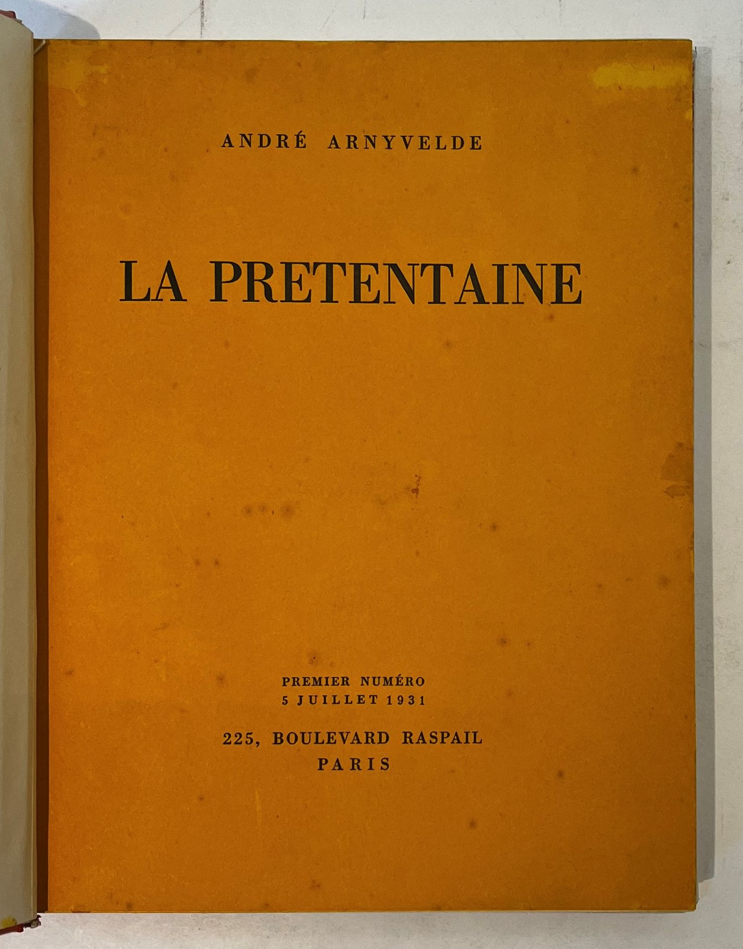 THE PRETENTAIN
N° 1, July 5, 1931-N° 4, October-November 1931.
Paris, Written entirely by André Arnyvelde. Publication out of trade and reserved to the subscribers only. Complete collection. 4 numbers in 4 issues in 1 vol. in-8 bound (covers preserved). Joint : - 1 L.A.S. of André Arnyvelde (April 10, 1932), stuck to the back of the 1st cover of the n° 4.