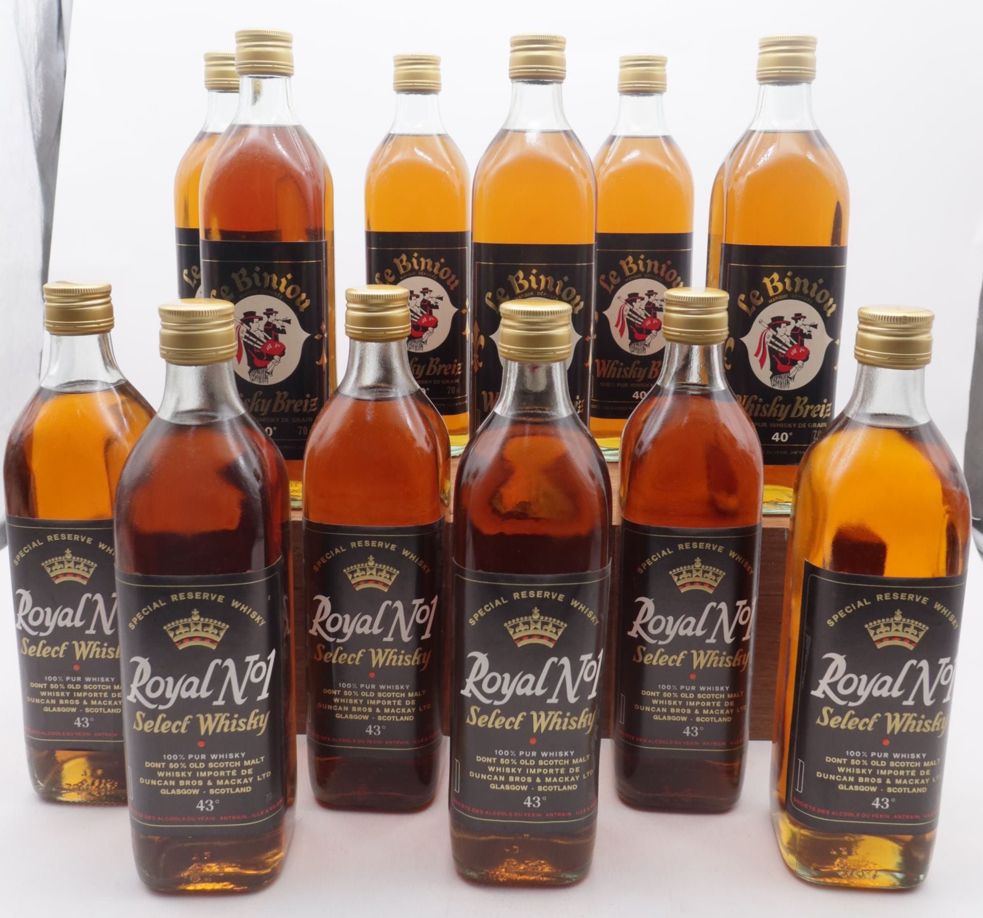 6 B WHISKY BREIZ 70 cl 40%, Le Biniou, NM
6 B WHISKY ROYAL N°1 70 cl 43%, Sociéte des alcools du Vexin, NM