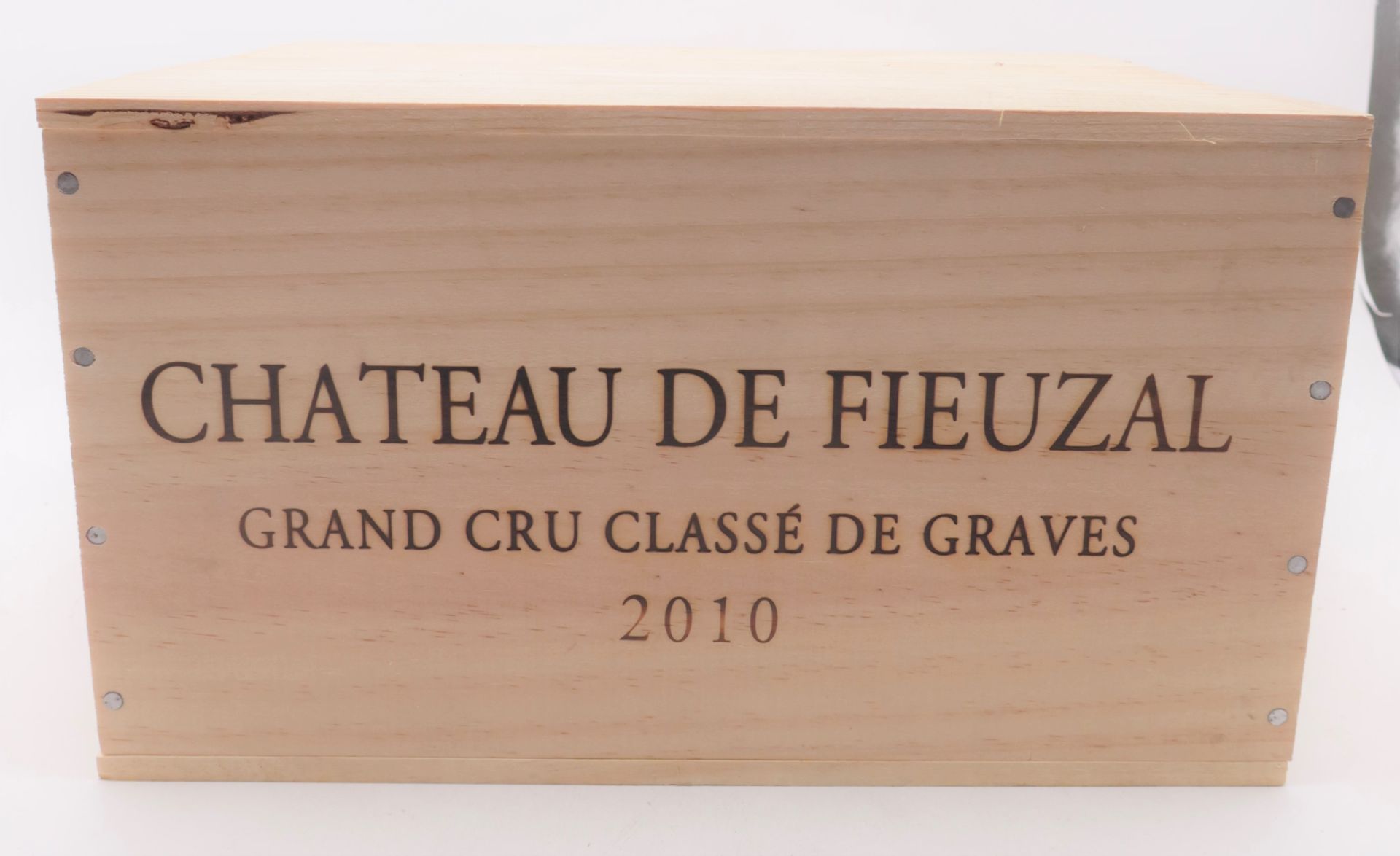6 B CHÂTEAU DE FIEUZAL Red (original wooden case), CC Graves, 2010