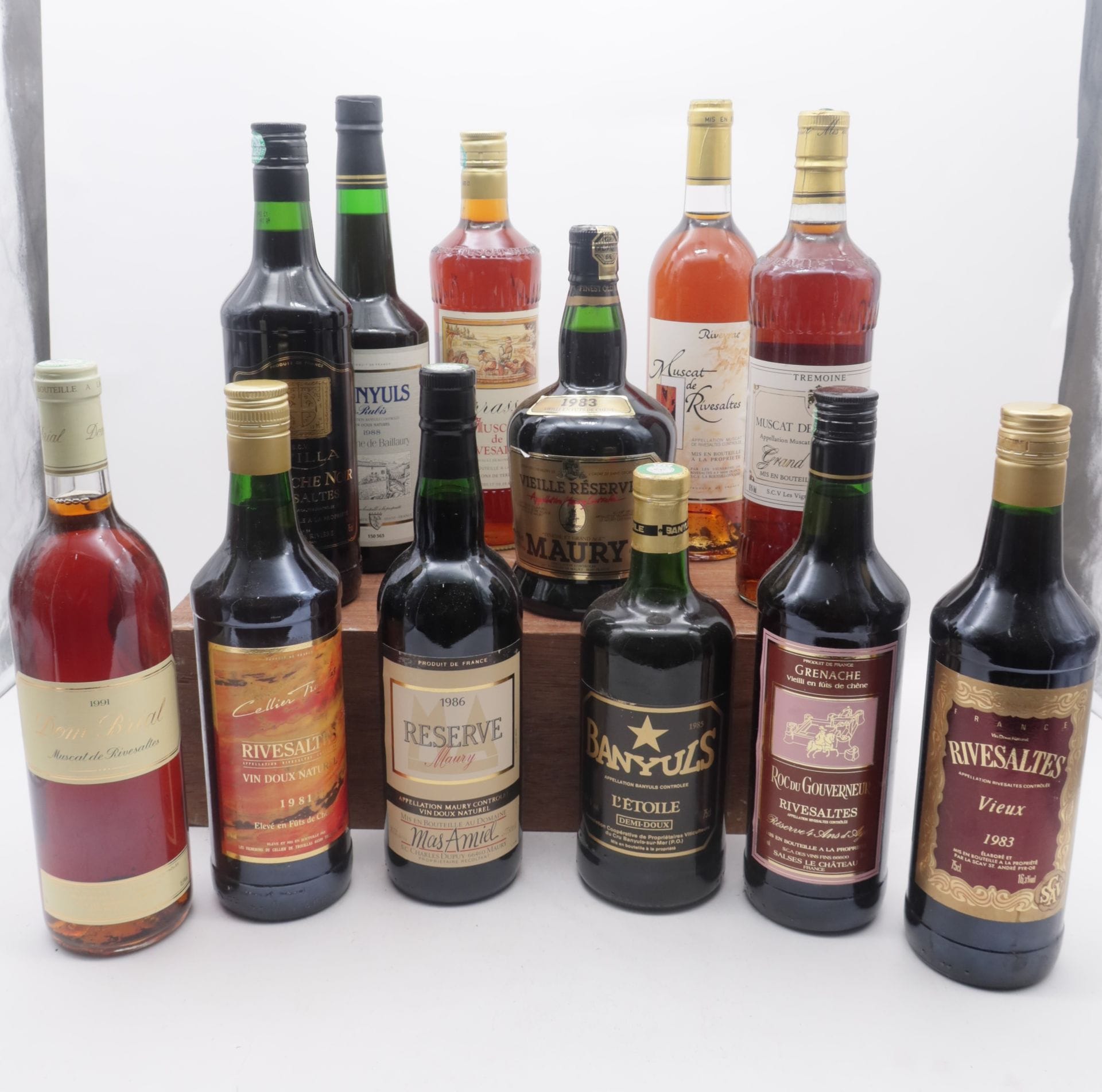 1 B MAURY RÉSERVE, Mas Amiel, 1986
1 B MAURY VIEILLE RÉSERVE, Vignerons de Maury, 1983
1 B RIVESALTES , Pezilla, NM
1 B RIVESALTES , Cellier de Trouias, 1981
1 B RIVESALTES ROC DU GOUVERNEUR 4 ANS D'ÂGE, Salses le Château, NM
1 B RIVESALTES VIEUX, SCAV, 1983
1 B MUSCAT DE RIVESALTES TERRASSOUS, Vignerons de Terrats, NM
1 B MUSCAT DE RIVESALTES RIVEYRAC, Vignerons de Rivesaltes, NM
1 B MUSCAT DE RIVESALTES DOM BRIAL, Vignerons de Baixas, 1991
1 B MUSCAT DE RIVESALTES GRAND BOUQUET, Les Vignerons de Rasiguères, NM
1 B BANYULS , Domaine de Baillaury, 1988
1 B BANYULS DEMI-DOUX L'ÉTOILE, Coopérative de Banyuls, 1985