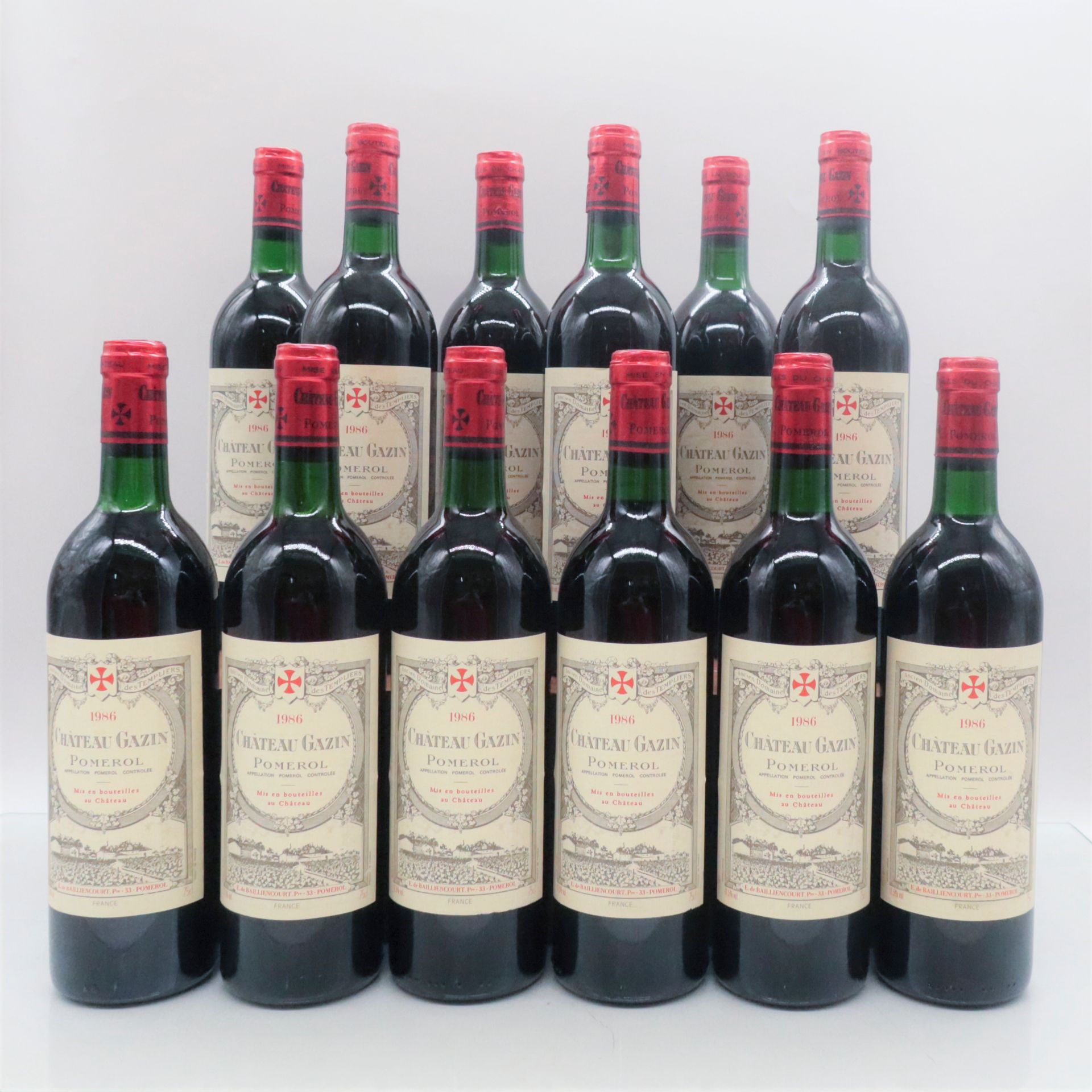 12 B CHÂTEAU GAZIN (Original wooden case) (4 B.G; 3 T.L.B.+ and 2 T.L.B; 1 c.a. bottom of skirt by sash), Pomerol, 1986