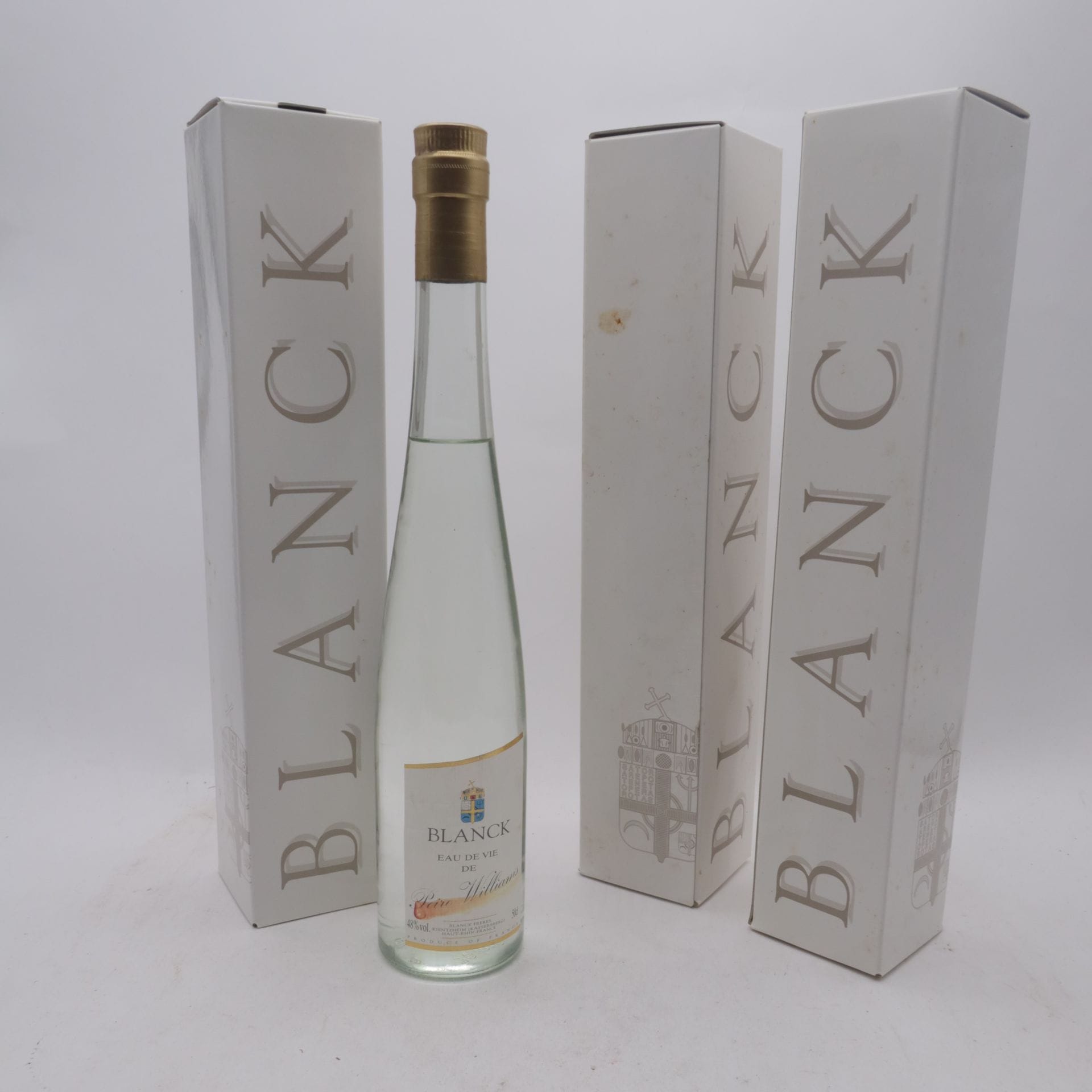 1 50 Cl EAU DE VIE DE MIRABELLE 50 cl 48% (étui), Blanck, NM
1 50 Cl EAU DE VIE DE QUETSCH 50 cl 48% (étui) (e.t; c.s.), Blanck, NM
1 50 Cl EAU DE VIE DE POIRE WILLIAM 50 cl 48% (étui) (6 cm; e.t.), Blanck, NM