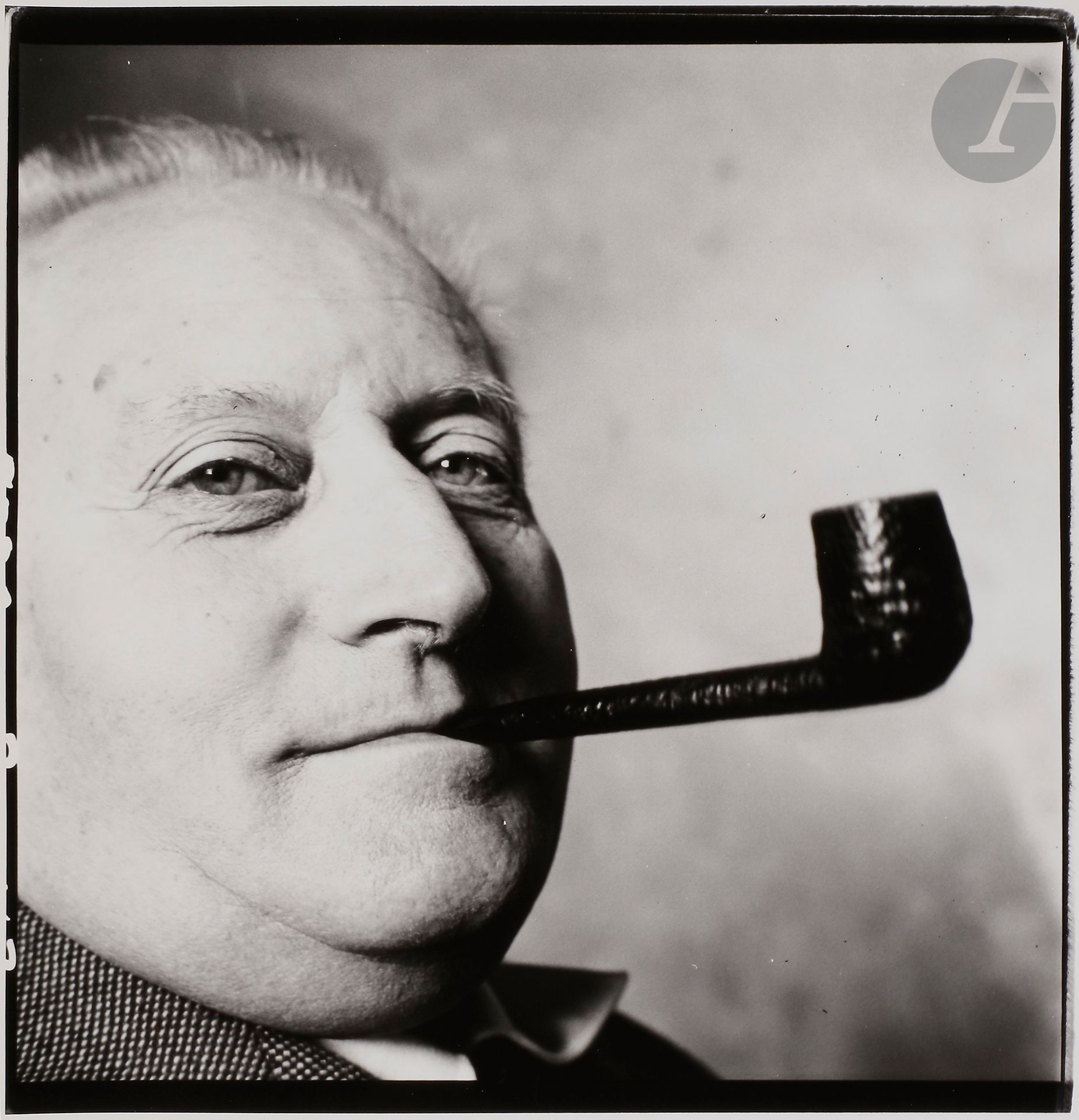 Irving Penn (1917-2009)
Jean Giono. Manosque, November 1957.
Silver print (c. 1960). Stamp "Photograph - by - Penn", copyright stamp "Condé Nast" and handwritten title on verso.
Image : 27 x 26 cm / Sheet : 35.5 x 28 cm