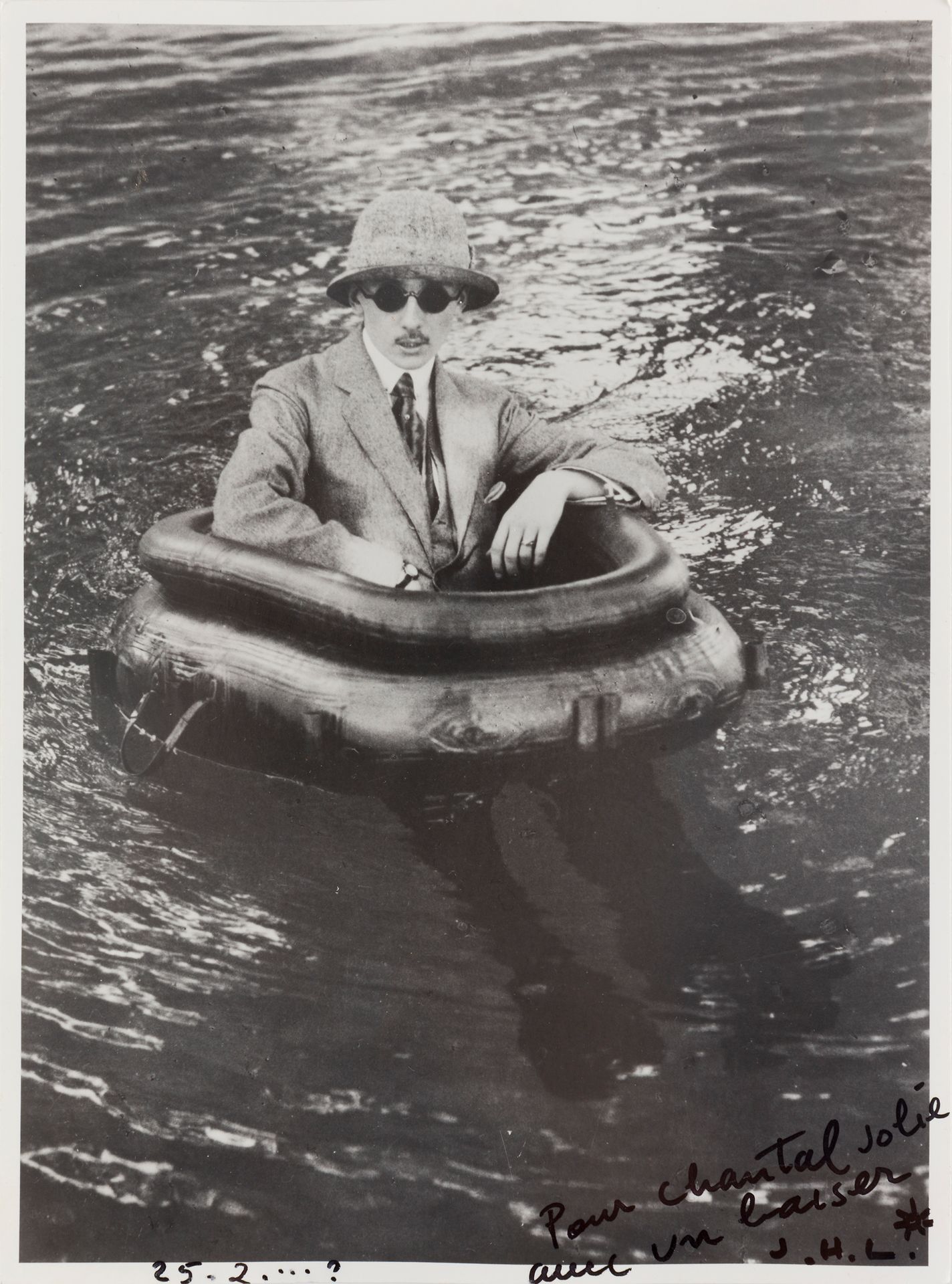 Jacques Henri Lartigue (1894-1986)
Zissou. Château de Rouzat, 1911. 
Épreuve argentique sur papier Agfa (c. 1970), signée et dédicacée au feutre en bas à droite.
Image : 23 x 17 cm / Feuille : 24 x 18 cm

Bibliographie :
Kevin Moore, Jacques Henri Lartigue: The Invention of an Artist, Princeton, Princeton University Press, 2004, p. 83 (variante).

 Cette image est présente dans l’album 1911_2, conservé dans les collections de la Donation Jacques Henri Lartigue.