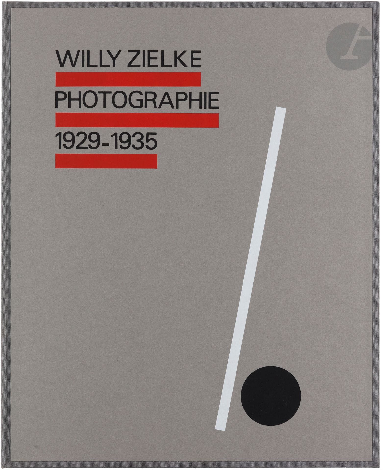 Willy Zielke (1902-1989)
Photographie 1929-1935.
Entassement de plaques de verre I, 1929. Verre - Lumière - Espace, 1929. Abstraction verre VIII, 1929. Diffraction de verre I, 1929. Cristaux de sel fixatif, 1929. Hommage à Wagenfeld, 1929. Lampes Osram, c. 1933. Diffraction de verre II, 1929. Grand et petit, 1929. Boules, 1929. Variation Agfa I, c. 1930. La bête d’acier, 1935.
Christian Bouqueret / Michelle Chomette, Berlin - Paris, 1982.
Portfolio in-folio (45,2 x 36,7 cm). Coffret à rabats cartonnés articulés conçu par Klaus Wittkugel. Titre sur le dos et le premier plat. Page de titre, colophon et biographie de l’artiste en début de volume. Édition à 50 exemplaires et 6 HC. Édition non terminée (exemplaire non numéroté). 12 épreuves argentiques (1982) sur papier Kodak Eklature G, signées aux versos. Montages sous passe-partout. 
Format des épreuves : 23 x 17,5 cm (images) / 25,3 x 20,3 cm (feuilles)

Bibliographie : 
Christian Bouqueret, Willy Zielke Photographies 1923-1937, Rencontres internationales de la photographie, Musée Réattu, Arles, 4 juillet – 25 septembre 1982, cat. expo, couverture et suivantes.