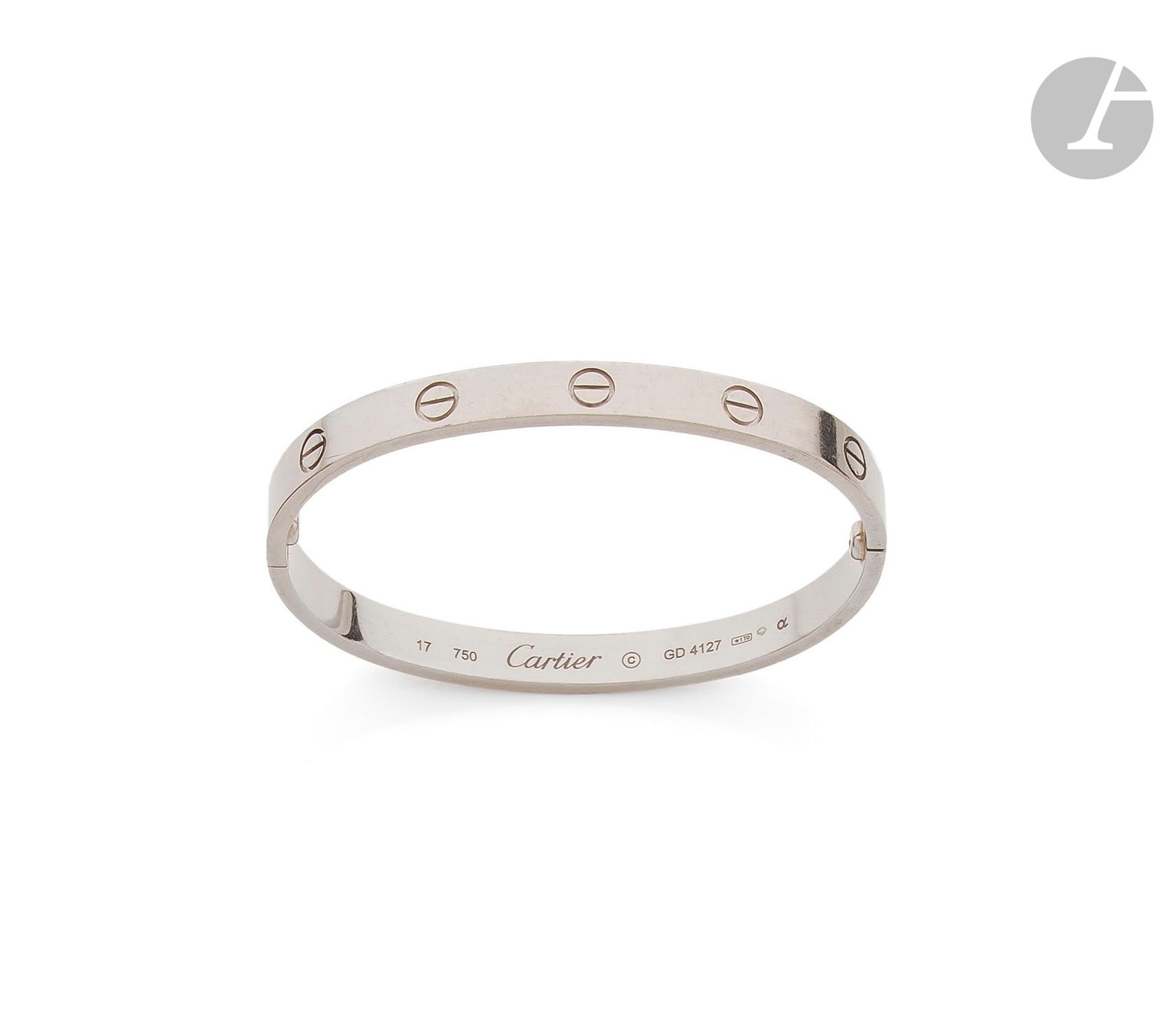 CARTIER
Bracelet en or gris 18K (750), modèle Love, muni de ses vis. Signé et numéroté. Dimensions : 0,5 x 16 cm environ. Poids : 32,6 g

A Cartier Love bracelet