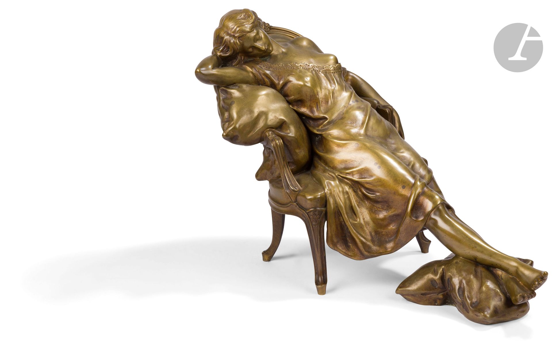 Henri Émile Allouard (1844-1929)
Femme assoupie dans un fauteuil
Signé « H. ALLOUARD »
Bronze à patine brun clair 
H. 30 x L. 38 x P. 18 cm 
Usures à la patine