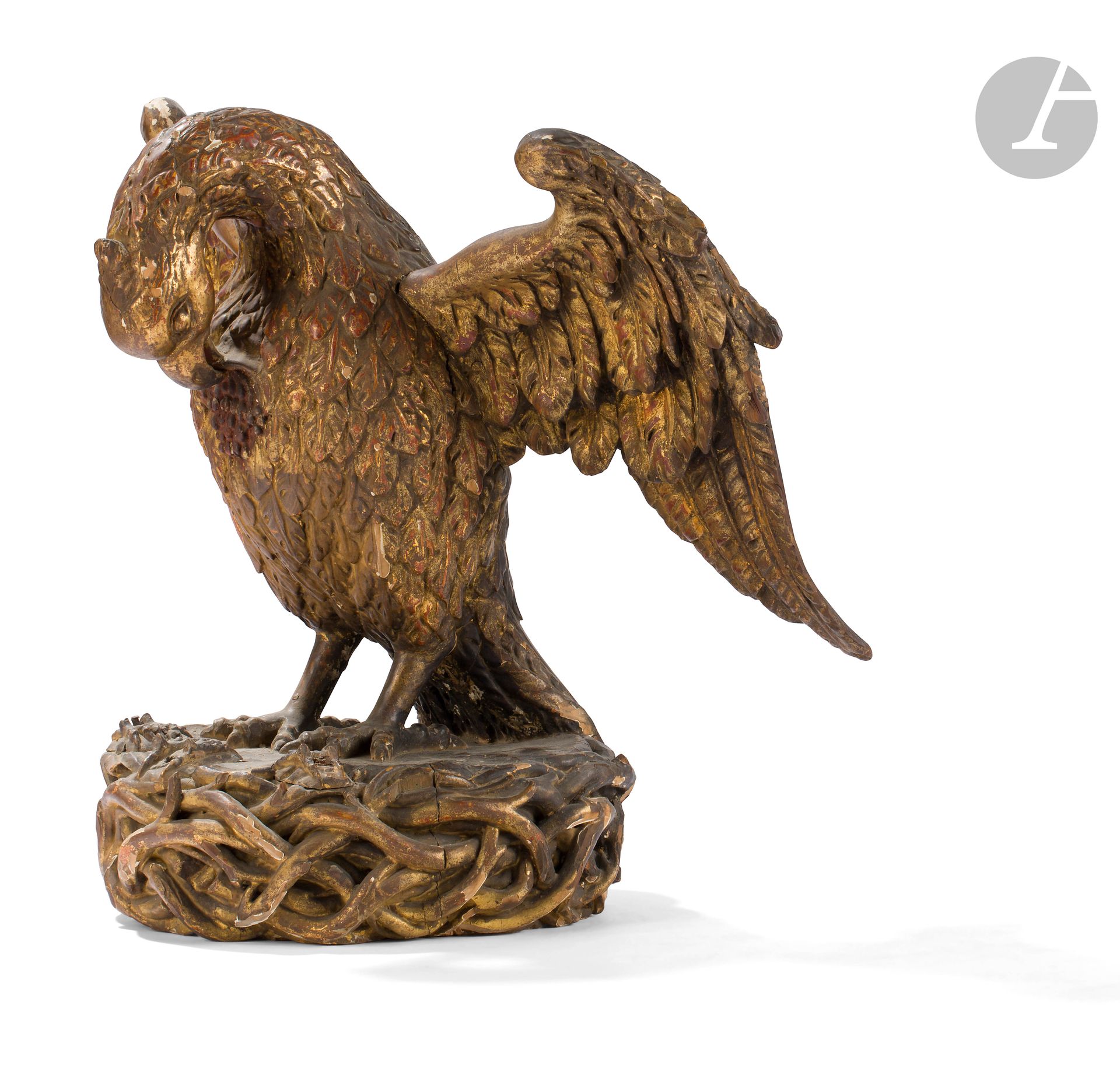 France, XVIIIe siècle
Pélican mystique 
Décor d’armoire eucharistique en bois sculpté et doré 
H : 43 cm (envergure des ailes ouvertes 43 cm)
Trois oisillons manquants
