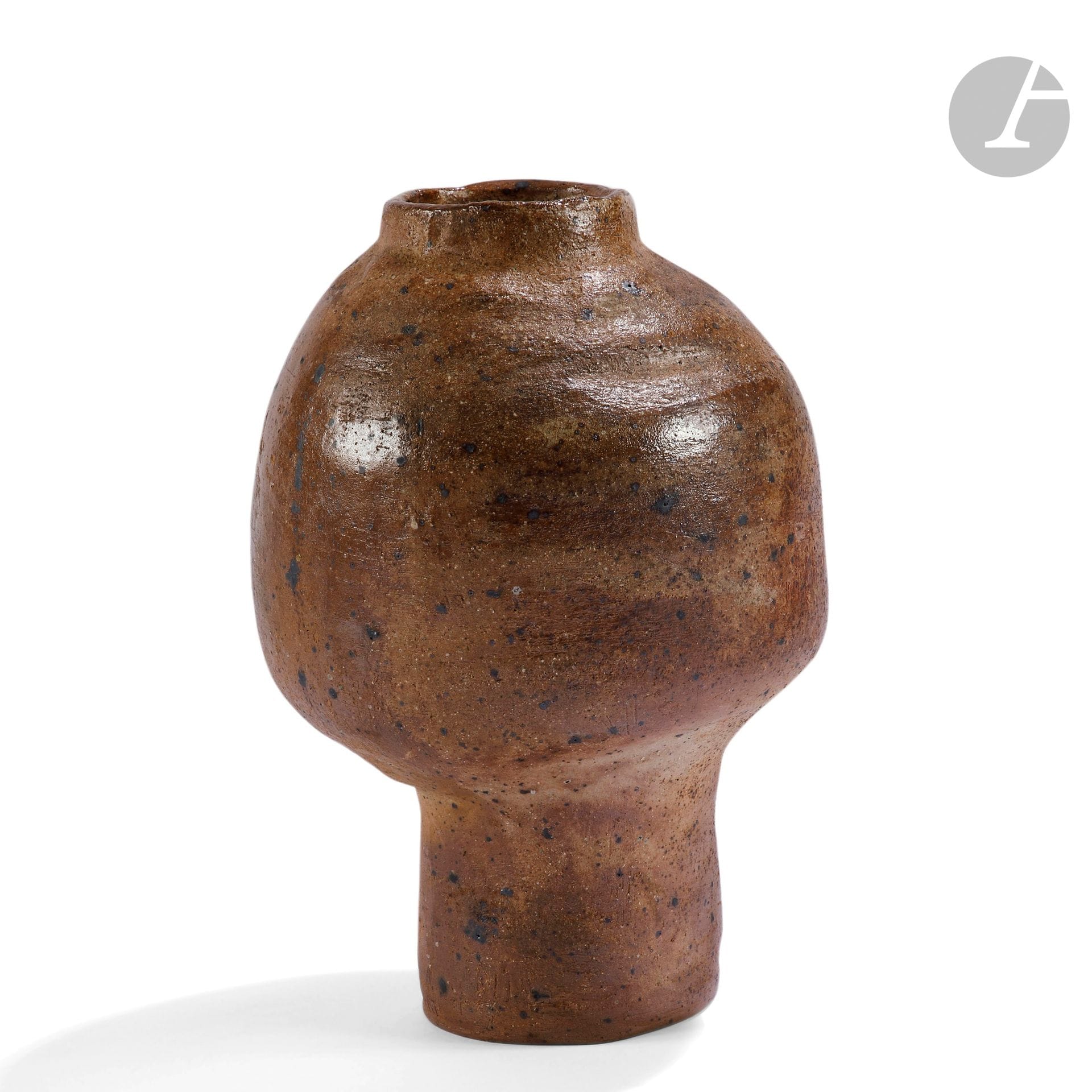 JEAN ET JACQUELINE LERAT (1913-1992) (1920-2009)
Sans titre
Vase.
Grès.
Vers 1970.
Signé LERAT à deux reprises ver la base, porte le numéro 458 gravé sous la base.
Hauteur : 28 cm