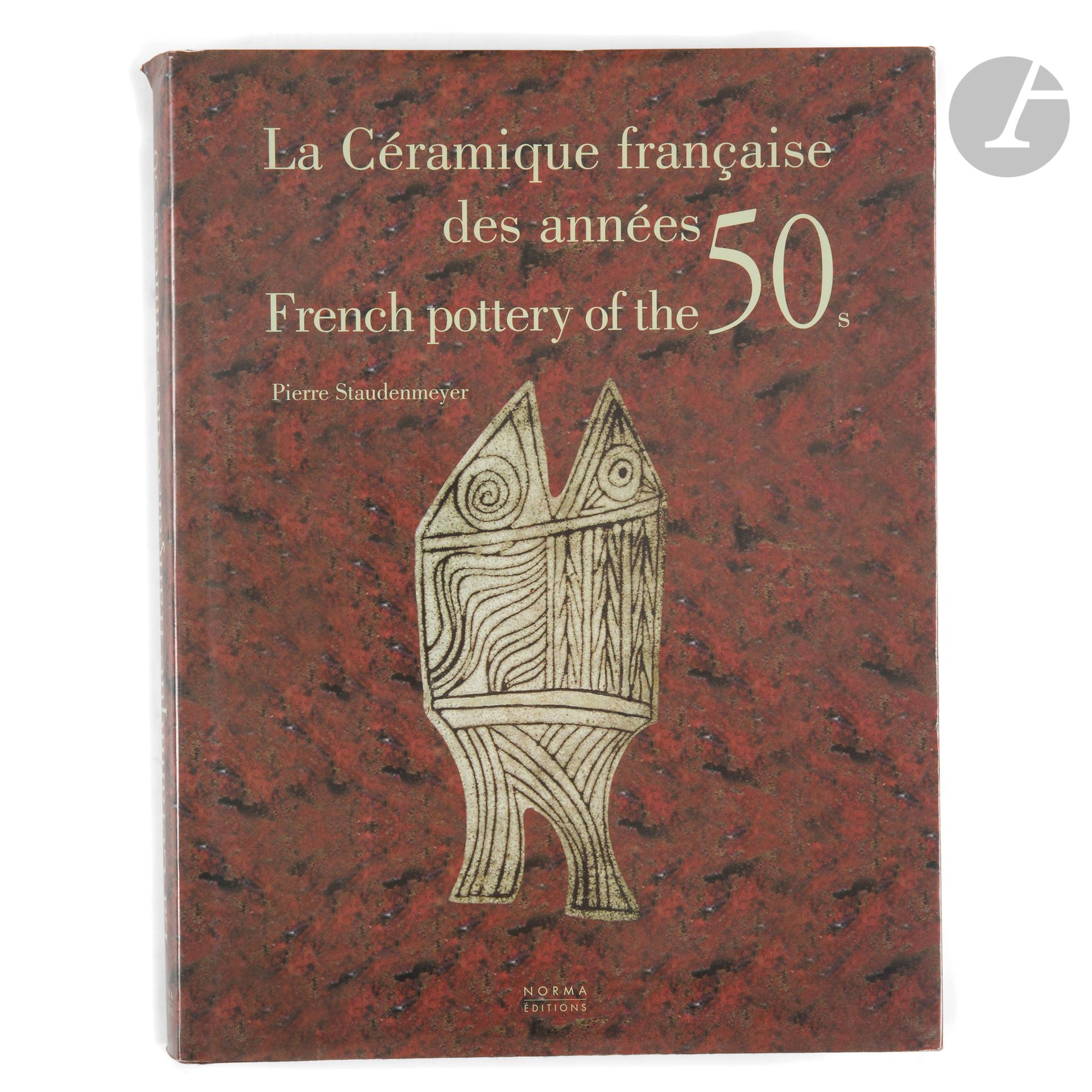 La cÉramique française des annÉes 50 – French pottery of the 50S – PIERRE STAUDENMEYER
Éditions Norma, Paris, 2001, 335 pp., nombreuses illustrations. Jaquette d’éditeur. Bon état, marques d’usage, salissures, déchirure à la jaquette, légère insolation.