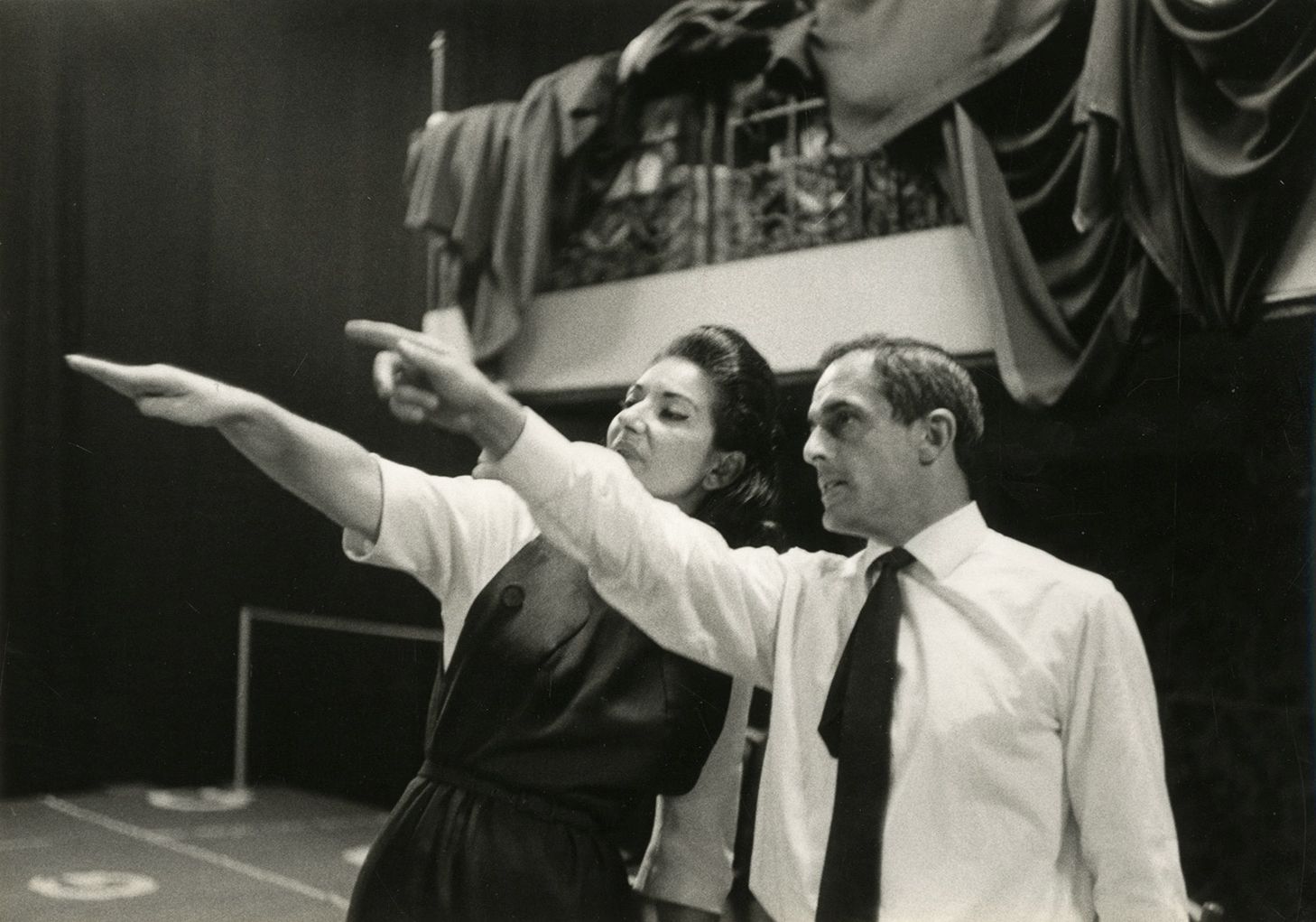 Sabine Weiss (1924-2021)
Maria Callas, 1964.
Silver print from the period. Stamp "Sabine Weiss - Photographer" on the back.  
17,4 x 25,1 cm