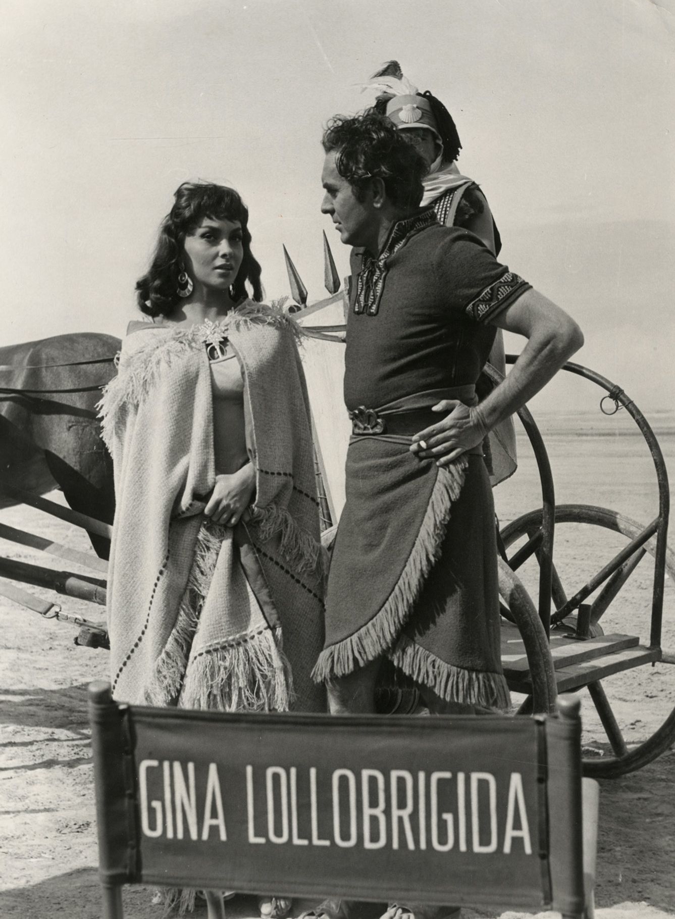 Pierluigi Praturlon - Bob Landry - Leo Fuchs et divers 
Gina Lollobrigida, 1955-1959.
La donna più bella del mondo de Robert Z. Léonard, 1955. 
Anna di Brooklyn de Vittorio de Sica, 1957. 
Solomon and Sheba, 1959. 
Environ 50 épreuves argentiques d'époque. Tampons d'agences, tampons de photographes, annotations, indications de recadrage, titres et dates aux versos. 
Formats : de 20,5 x 15,5 à 23,5 x 29,5 cm