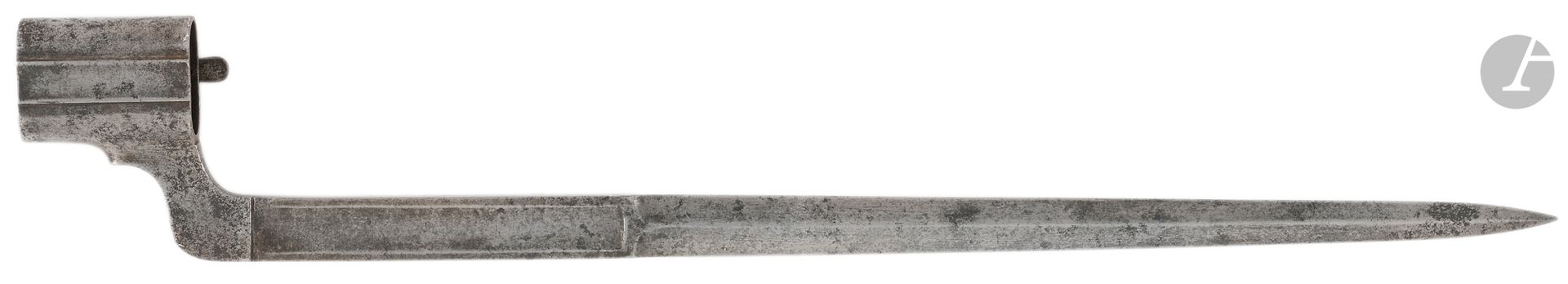 FRANCE 
Baïonnette de chasse, genre voltigeur corse mais lame très longue.
Double douille avec longue lame de verrouillage transversale. Lame à gouttière au talon puis arrête médiane.
Lt : 540 mm - Ll (à partir du dessus de la douille) : 479 mm - ll : 23 mm - Ld : 59 mm - Dd : 2 x 20,5 mm
A.B.E. (Piqûres sur la douille). Vers 1850.