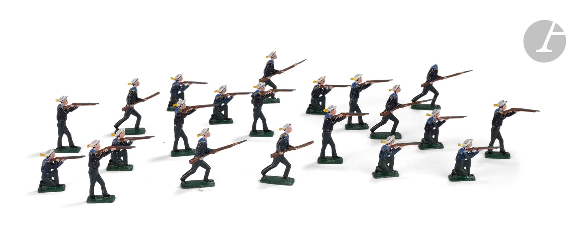 Soldats de plomb CBG en demi-ronde bosse.
Une boîte de marins russes au feu (21 pièces).
B.E. (manque une tête).